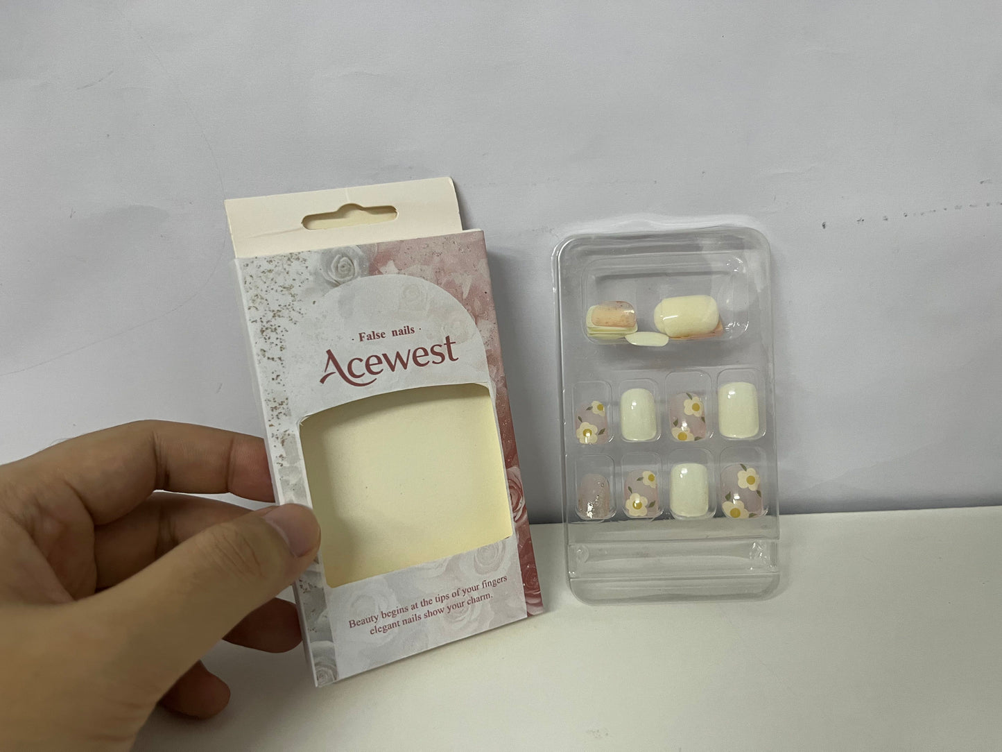 Acewest False Nails: Off-White Floral & Glitter Decorative Artificial Nails – Delicate Finger Beauty Accessories