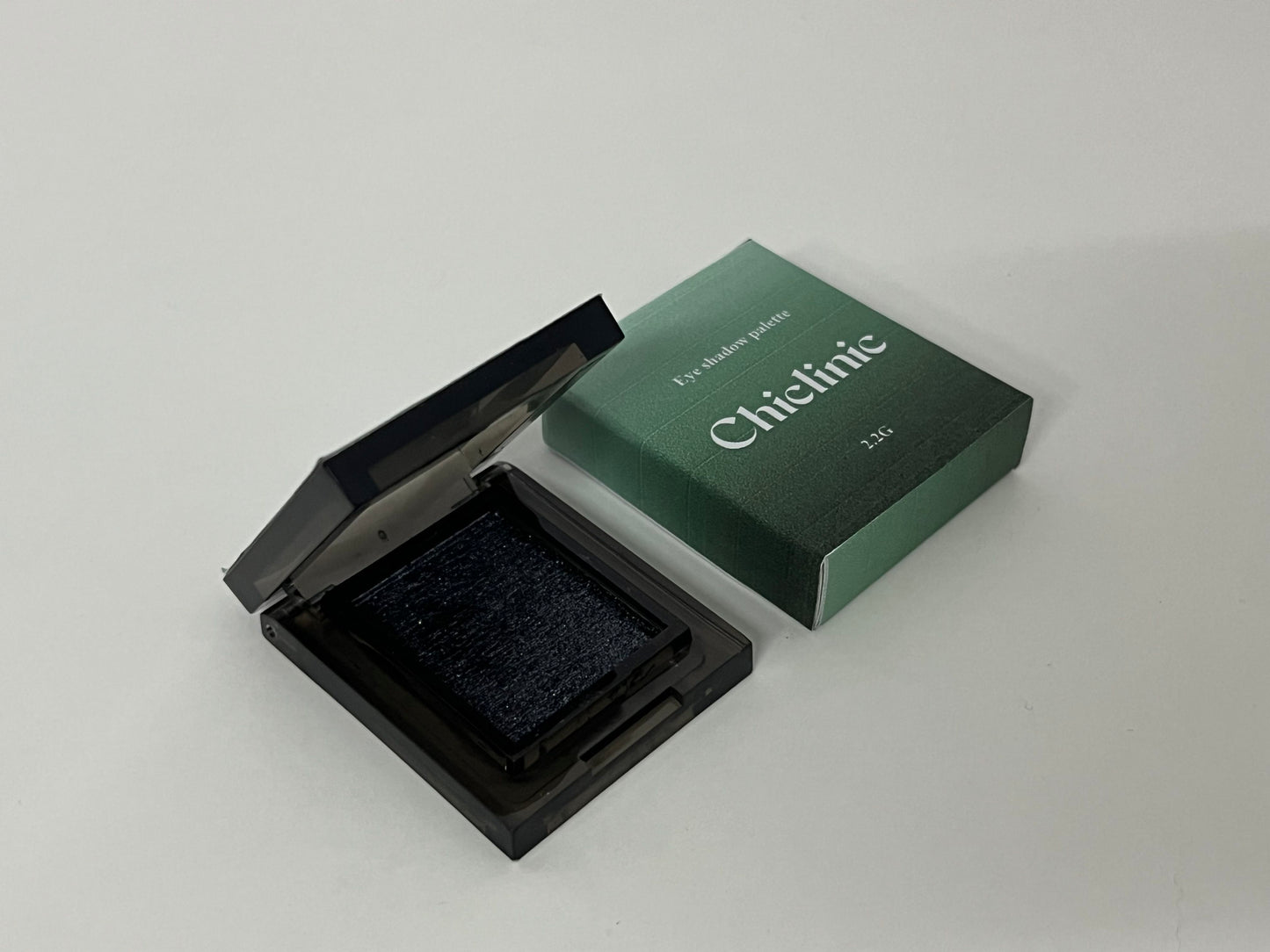 【Chiclinic Eye Shadow Palette】—— Sleek Choice of Eye Makeup & Elegance