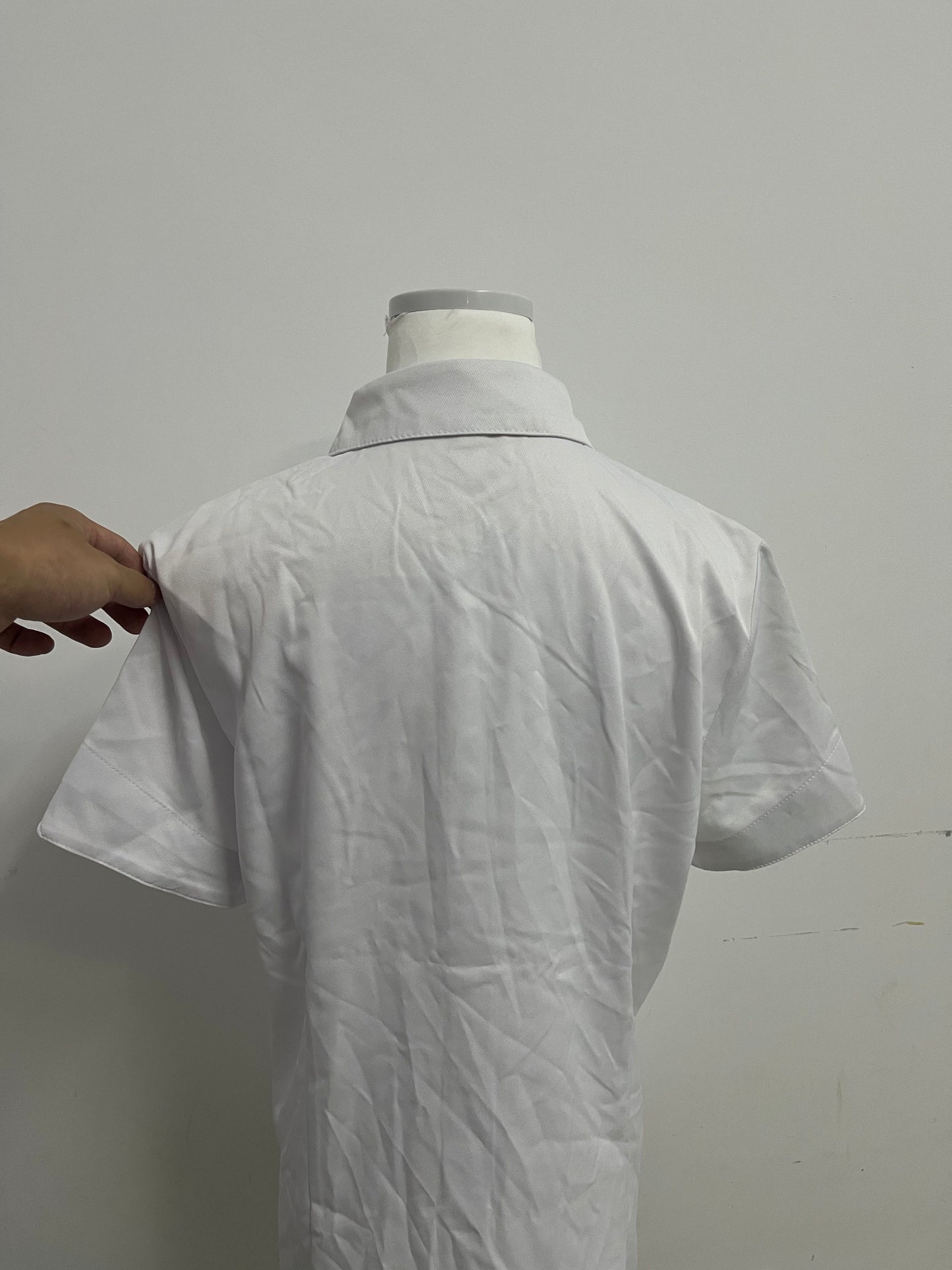 Anomalocaris-Inspired White Short-Sleeve Shirt: 70% Combed Cotton, Wrinkle-Resistant, Breathable for Commute/Casual/Business