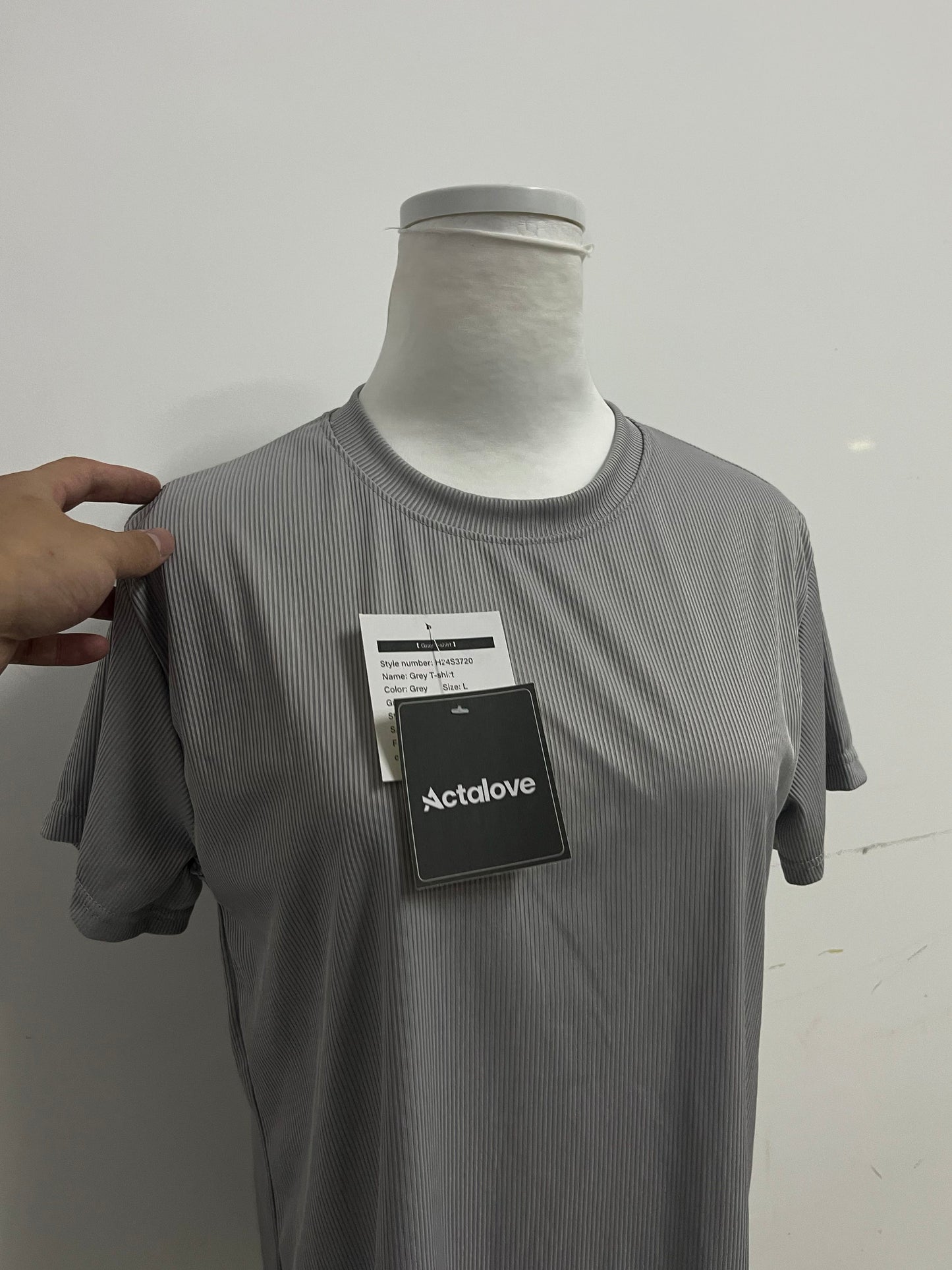 Actalove Men's Grey Vertical Stripe Short-Sleeve T-Shirt - A Daily Choice for Comfort and Texture