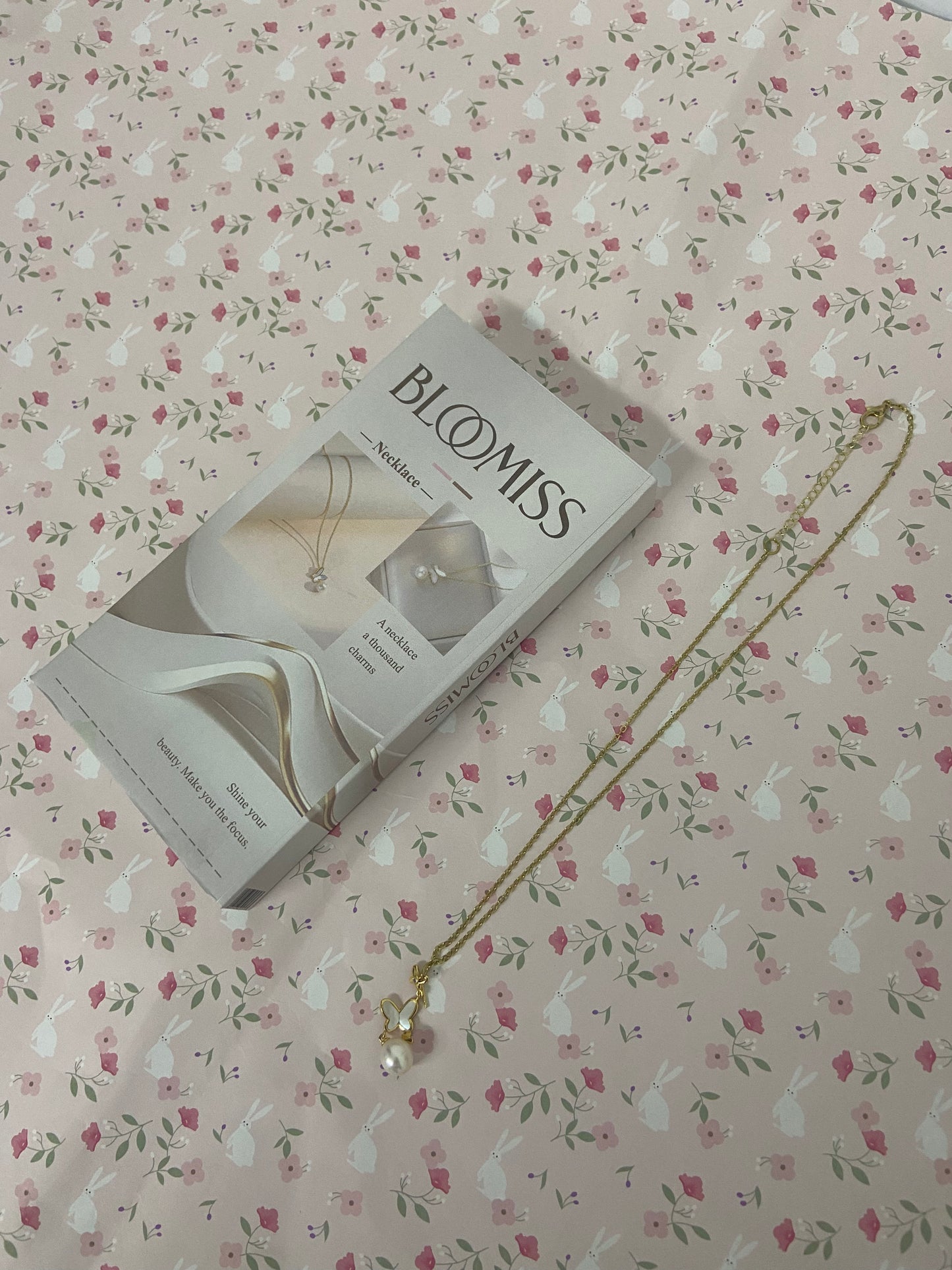BLOOMISS Jewel chains Pendant Necklace For Women Butterfly Pendant Clavicle Chain Necklace Gold Pearl Butterfly Necklace Personality Temperament and Design Pearl Necklace Jewelry Gifts