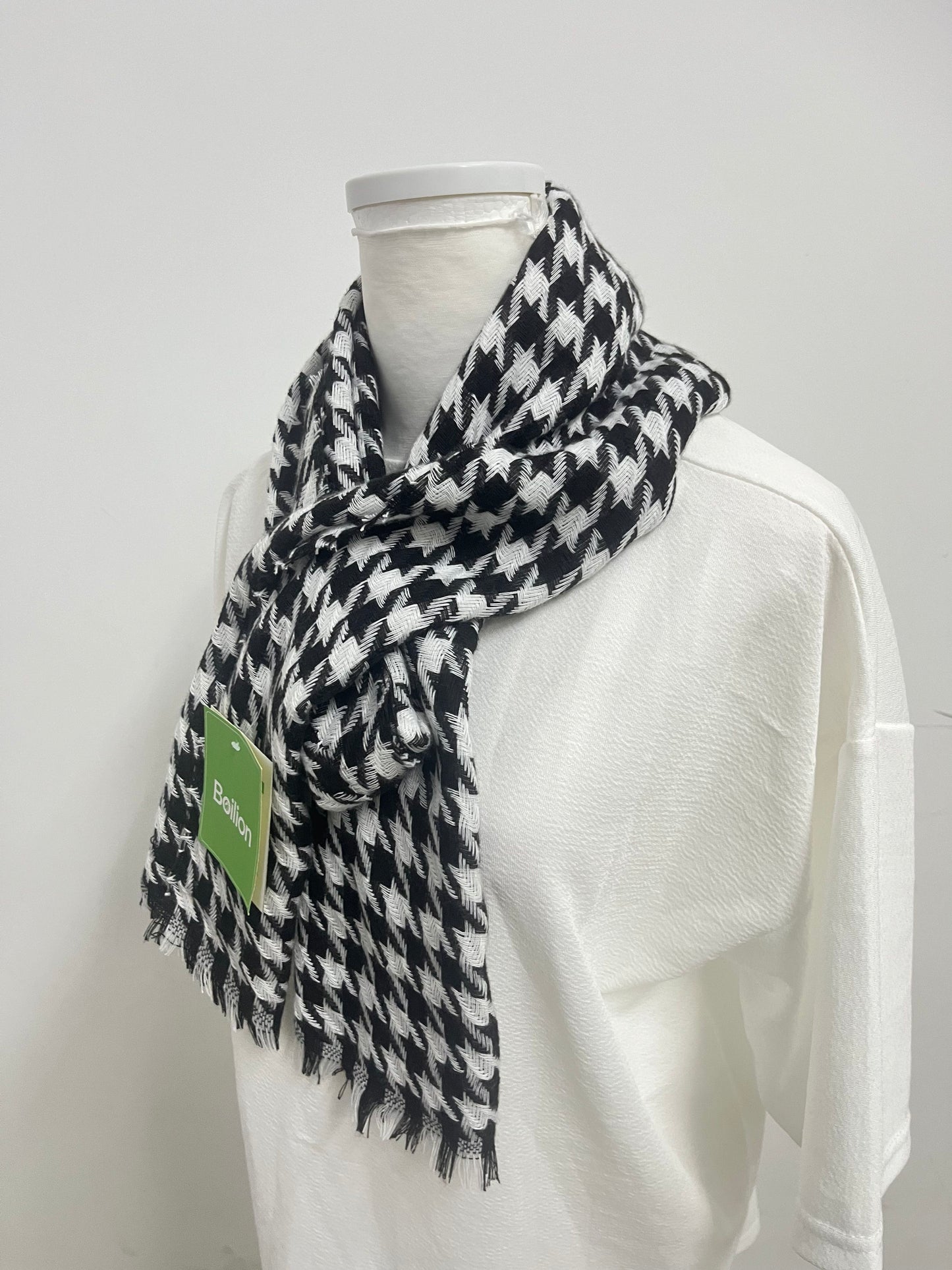 【Boilion Black & White Houndstooth Scarf】—— Timeless Pattern for Daily Styling