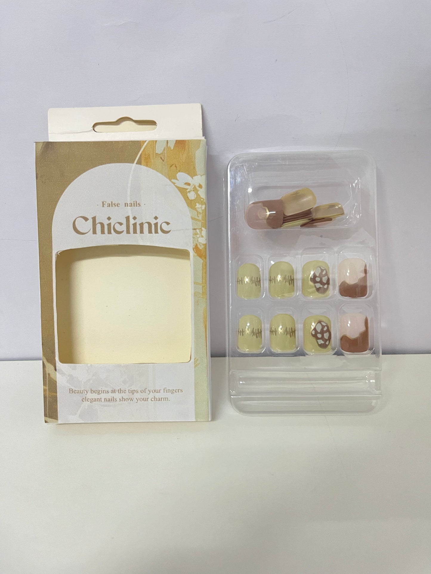 Chiclinic Cream Brown Art False Nails Self-Adhesive A Convenient & Elegant Item for Daily Manicure