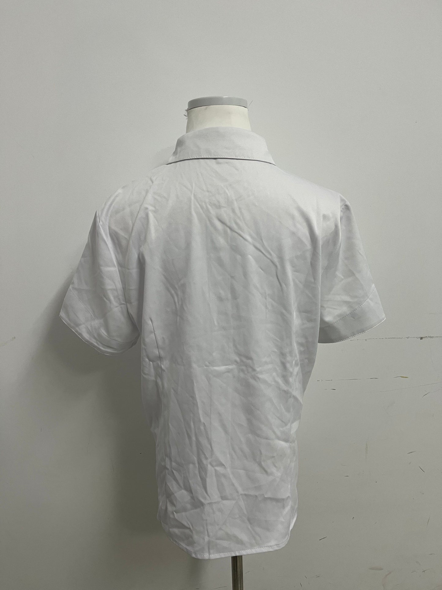 Comethe White Short-Sleeve Shirt Minimalist Commute Style A Comfortable & Proper Item for Workplace & Daily Wear