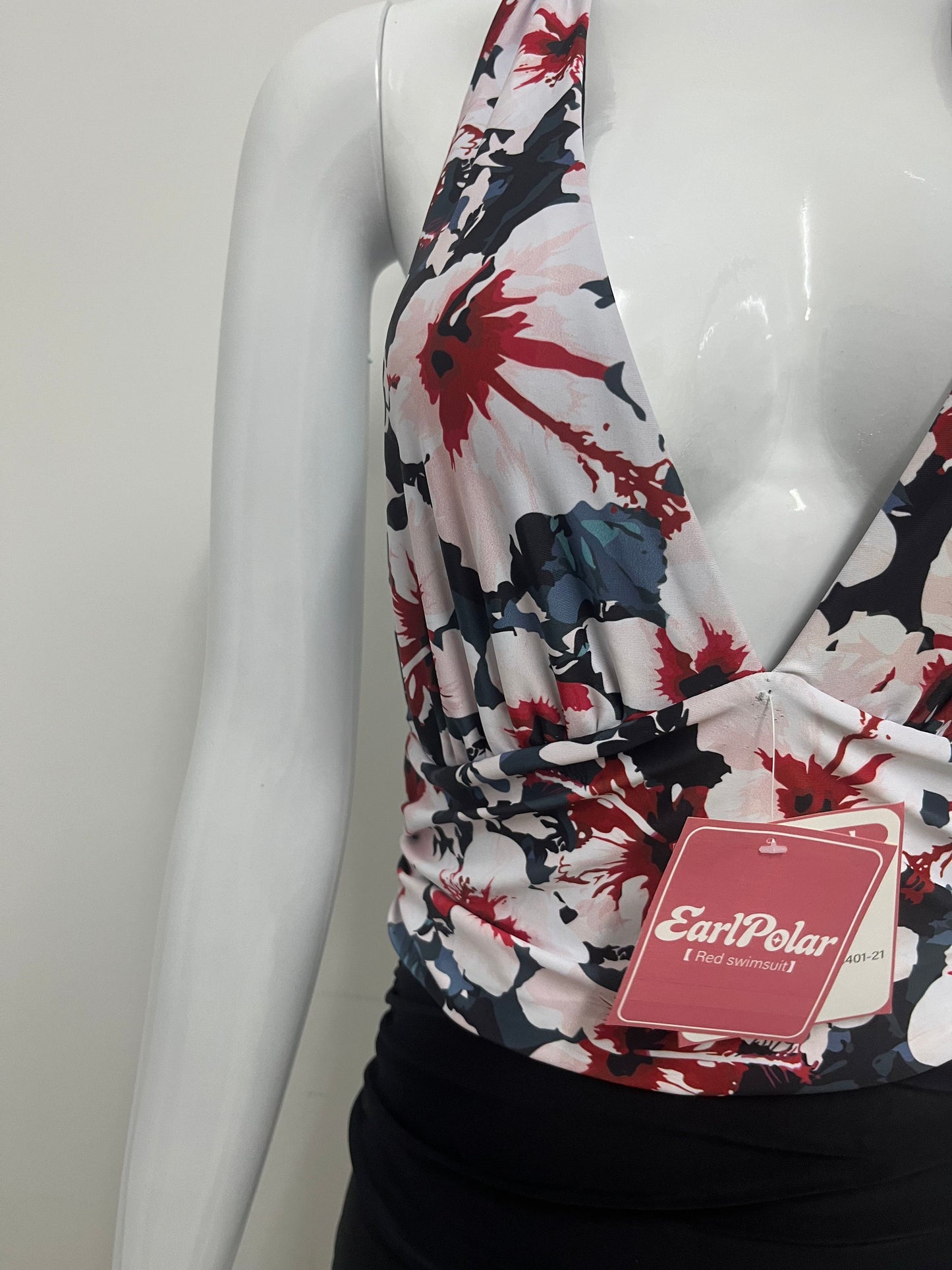 【EarlPolar Floral Halter One-Piece Swimsuit】—— Flattering Style for Confident Beach Days