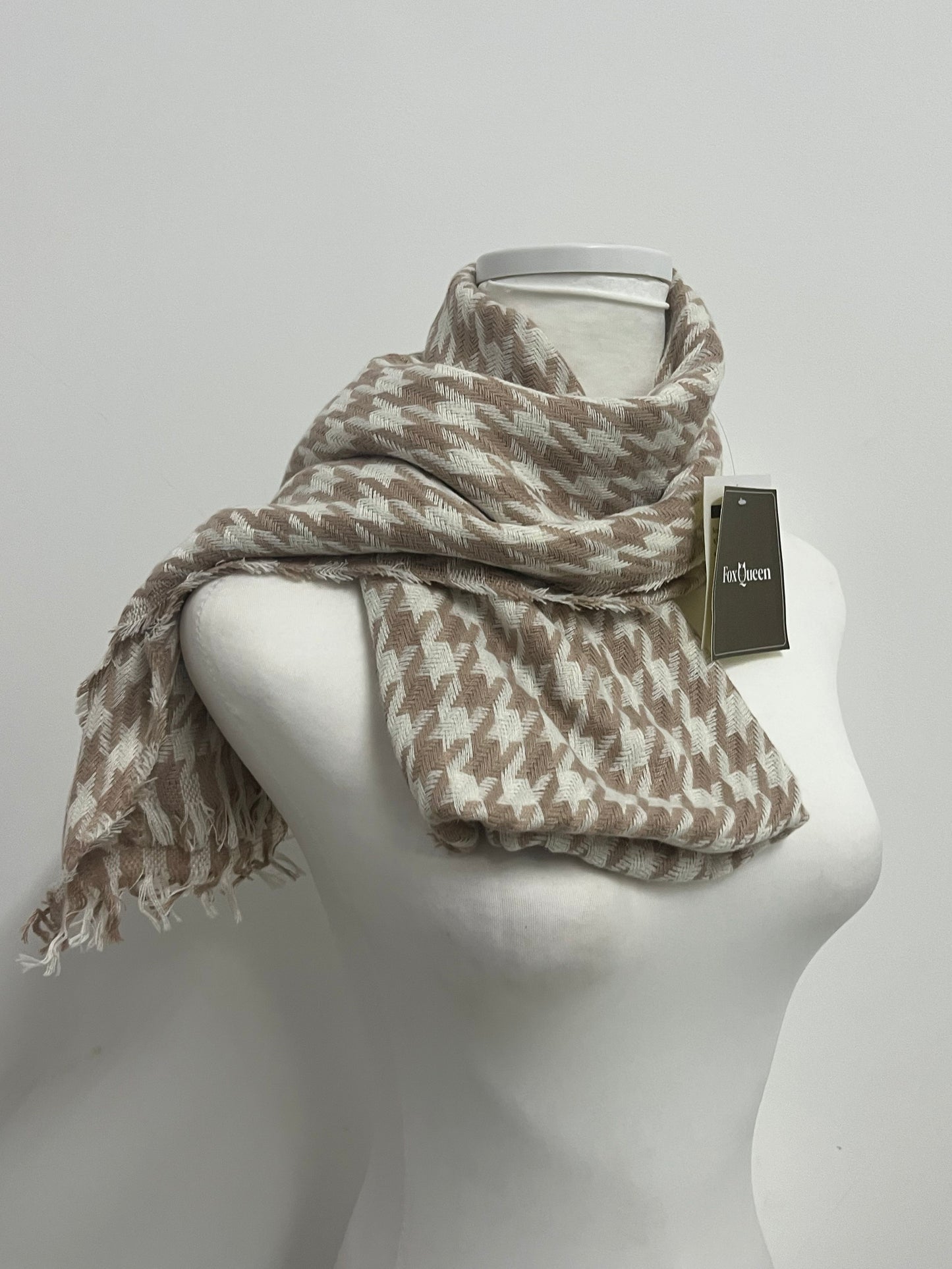 FoxQueen Houndstooth Woven Scarf: Lightweight Frayed-Edge Retro Pattern Scarf for Daily Outfit Layering & Seasonal Styling