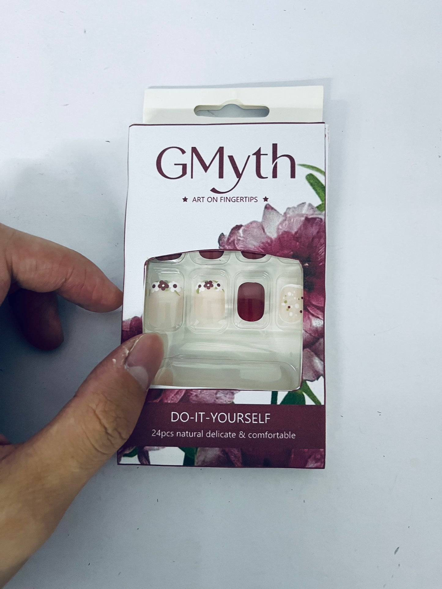 GMyth Press on Nails Short Square Fake Nails French Tip Glue on Nails Glossy Acrylic False Nails with Flower Designs Short Nails Press ons Cute Burgundy Artificial Stick on Nails for Women 24Pcs