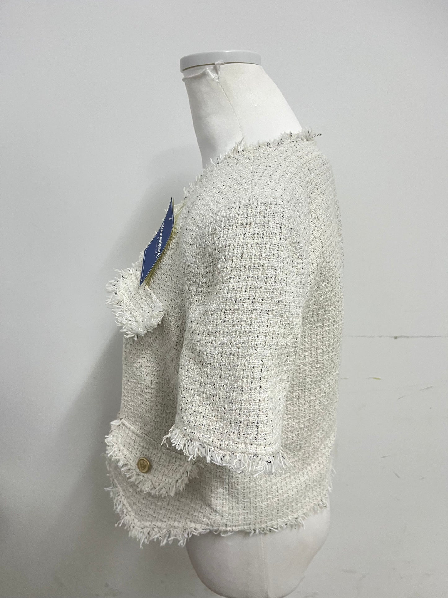 【Honeykey White Textured Cropped Coat】—— Chic & Versatile Daily Outerwear