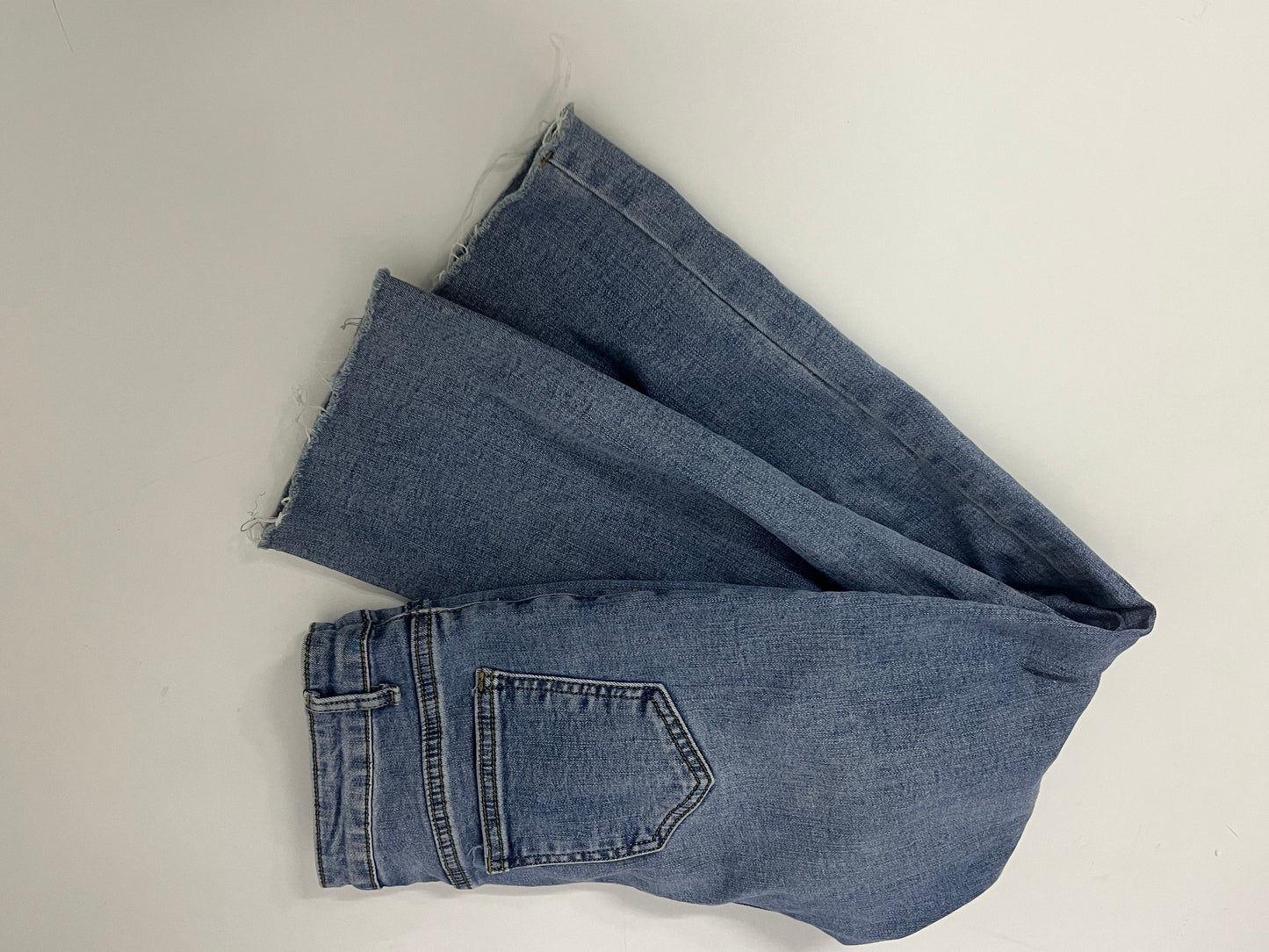 【Humangle Stretch Slim-Fit Jeans】—— Timeless Comfort for Everyday Style