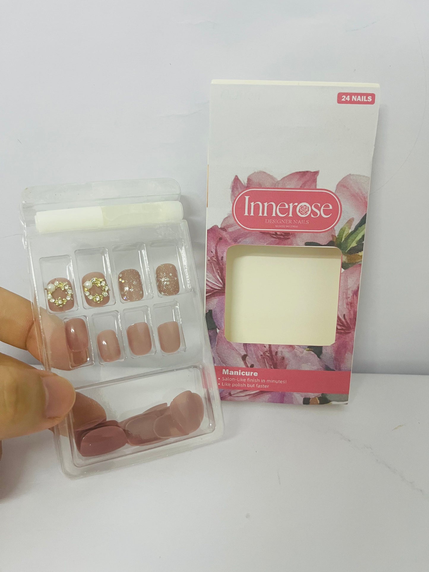 Innerose False nails Press On Nails Short - Lamp-Curable Sparkly Almond Press On Nails with Glue for Women, Semi-Transparent Soft Gel Glue On Nails in 16 Sizes - 24 Stick On Nails Kit