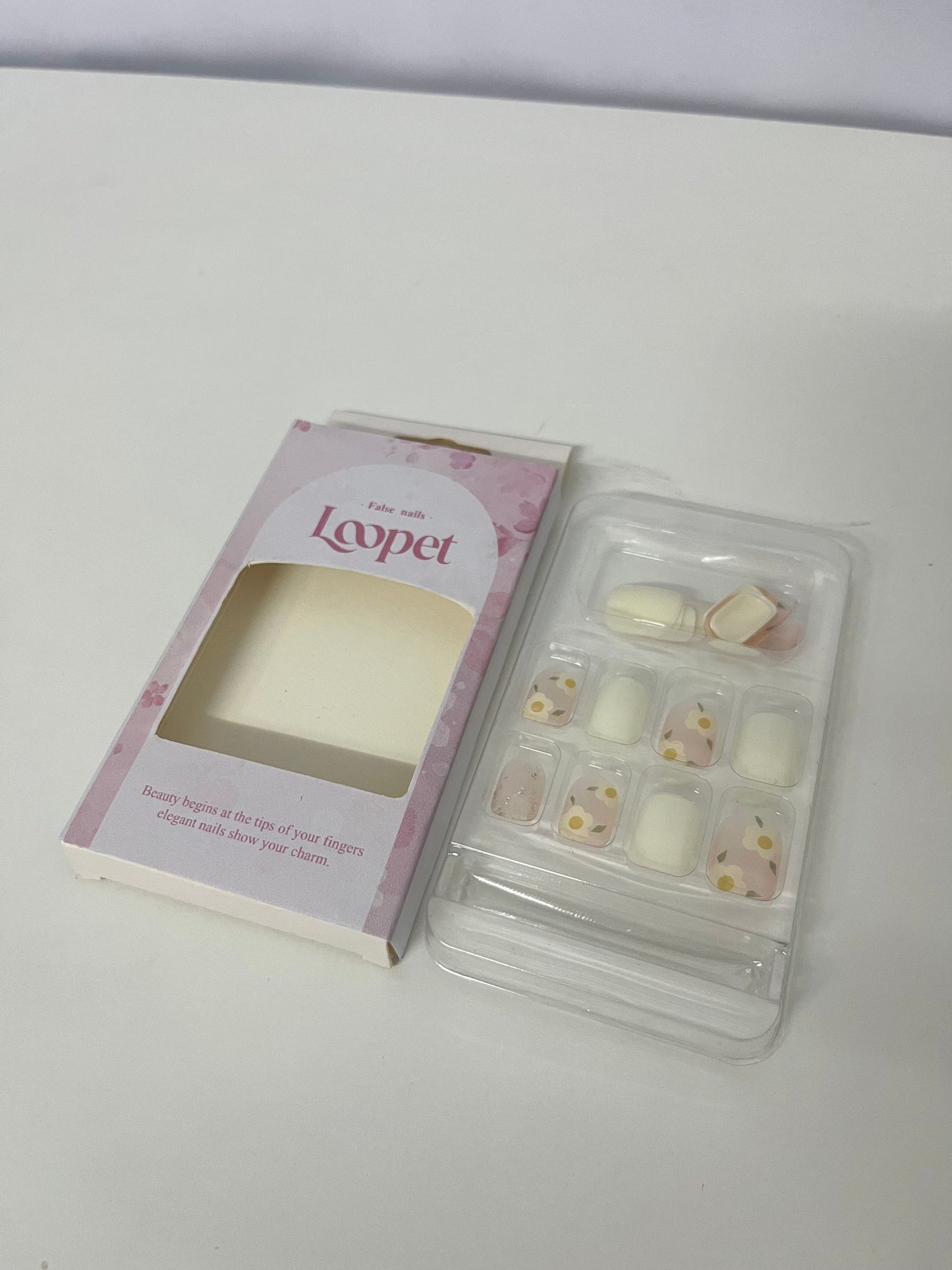 Loopet Cherry Blossom Daisy False Nails