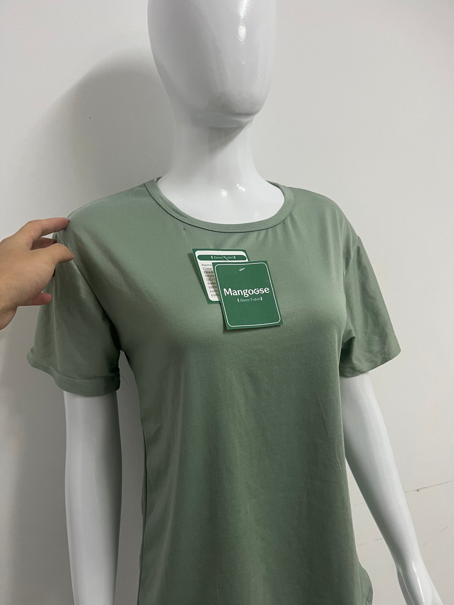 【Mangoose Relaxed-Fit Crew Neck T-shirt】—— Everyday Comfort with a Subtle Pop of Color
