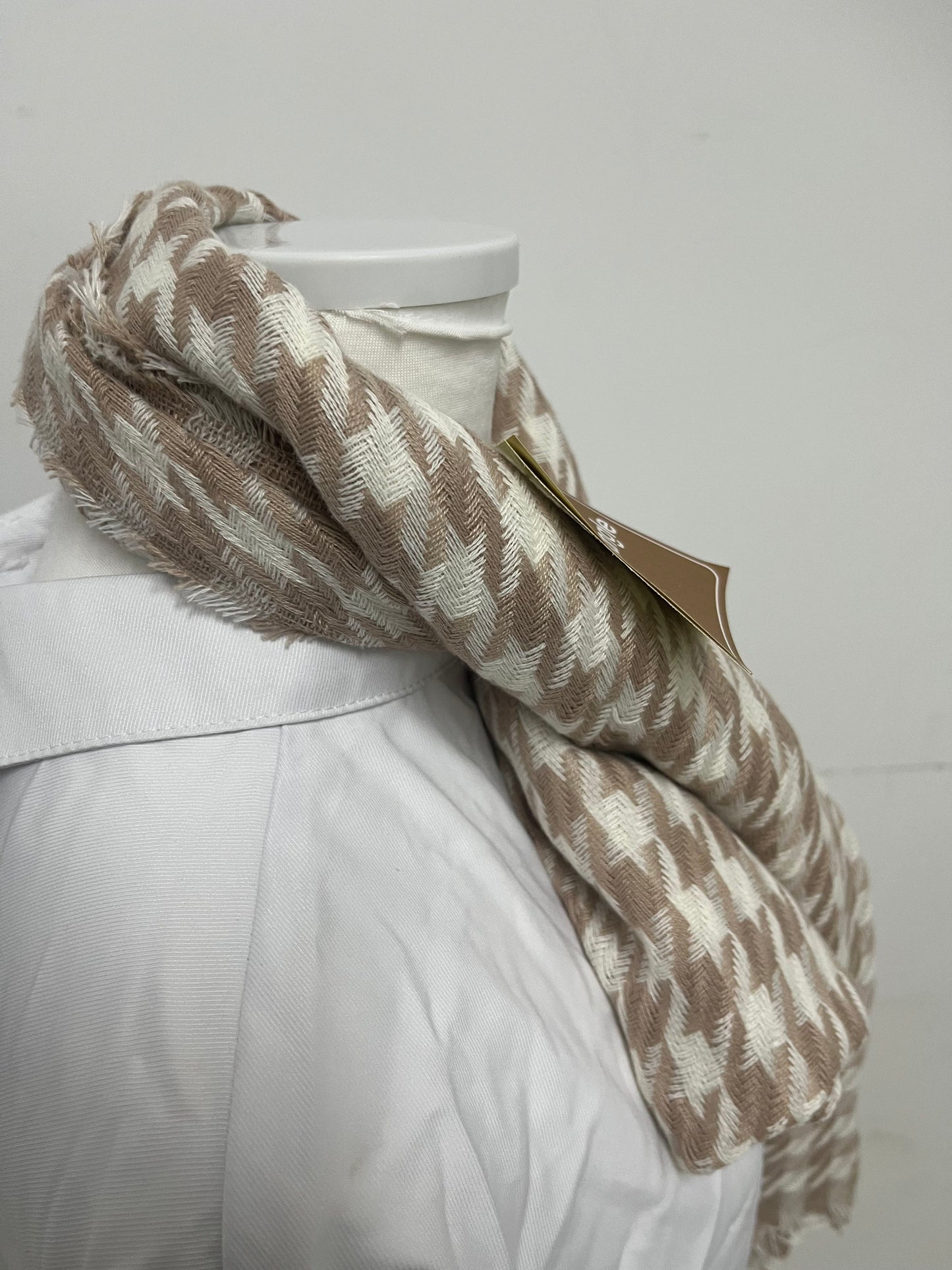 Novangle Houndstooth Plush Scarf Retro Texture Warm & Versatile An Elegant Plus for Autumn and Winter Styling