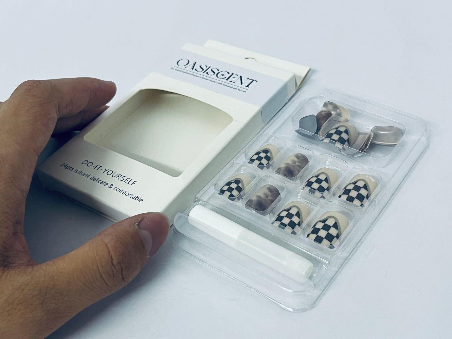 OASISCENT 24Pcs Full Cover Reusable False Nails Kits, Press on Nails Coffin Shape, Stick on Finger Nails with Designs, Glue on Nails Short Square