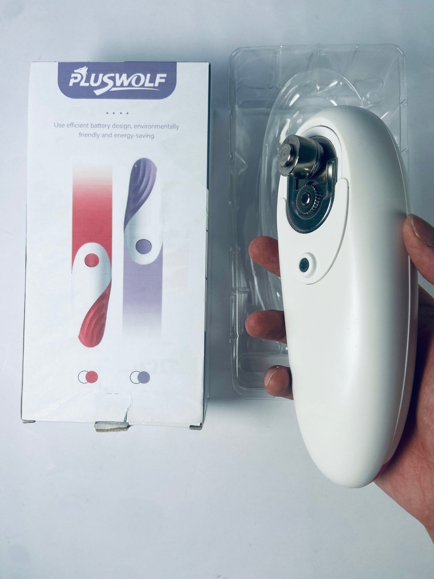 PLUSWOLF Electric can openers Kitchen Automatic Safety Cordless One Tin Touch Electric Can Opener.One-touch switch .Smooth can edge.Being friendly to left-hander and arthritics! (Red)