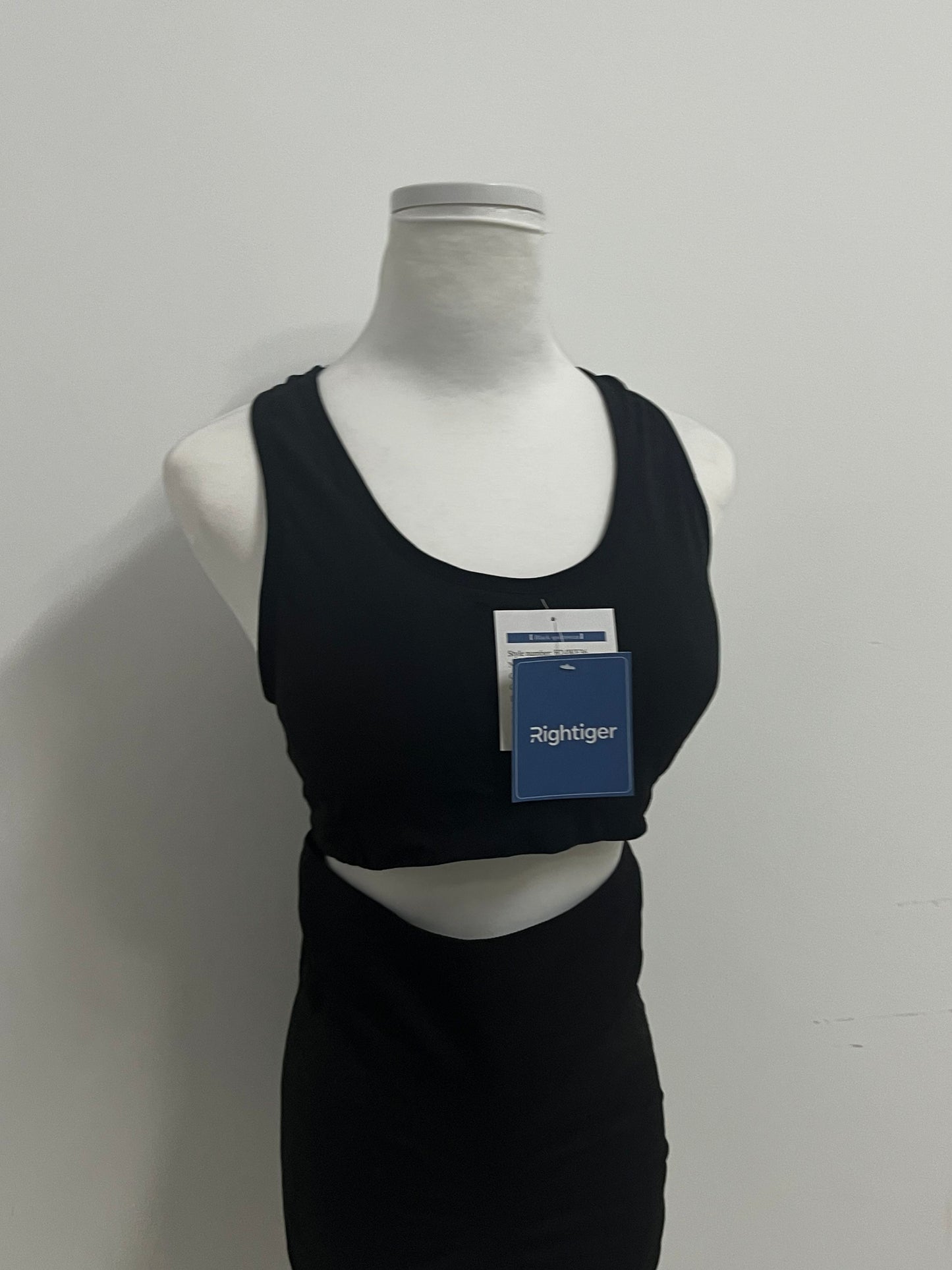 Rightiger Tracksuits: Black Slim-Fit Cut-Out Racerback Tank Top ✨