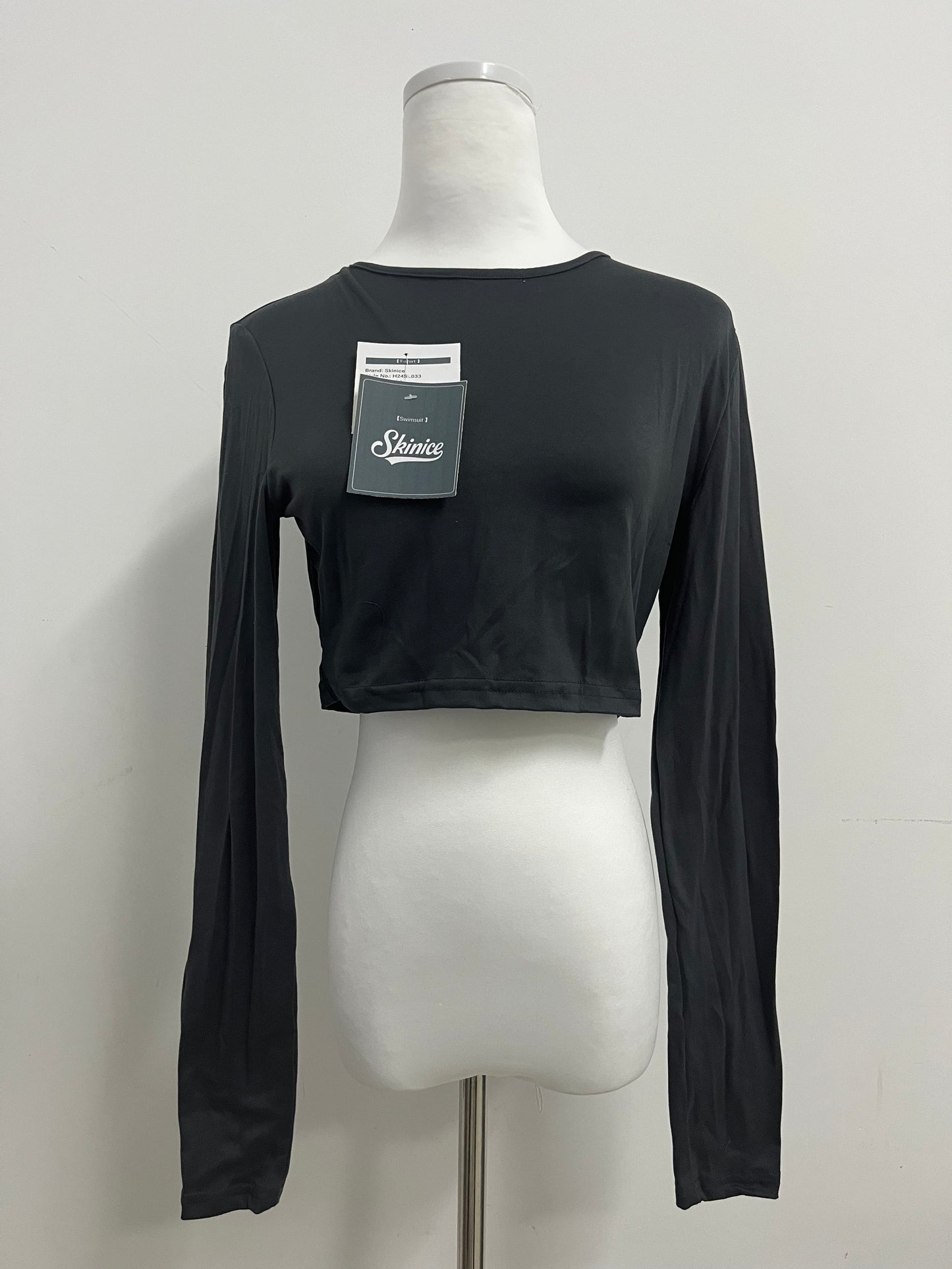 Skinice Women's Long Sleeve Crop Top - Basic Casual Round Neck Slim Fit Cropped T-Shirt in Black