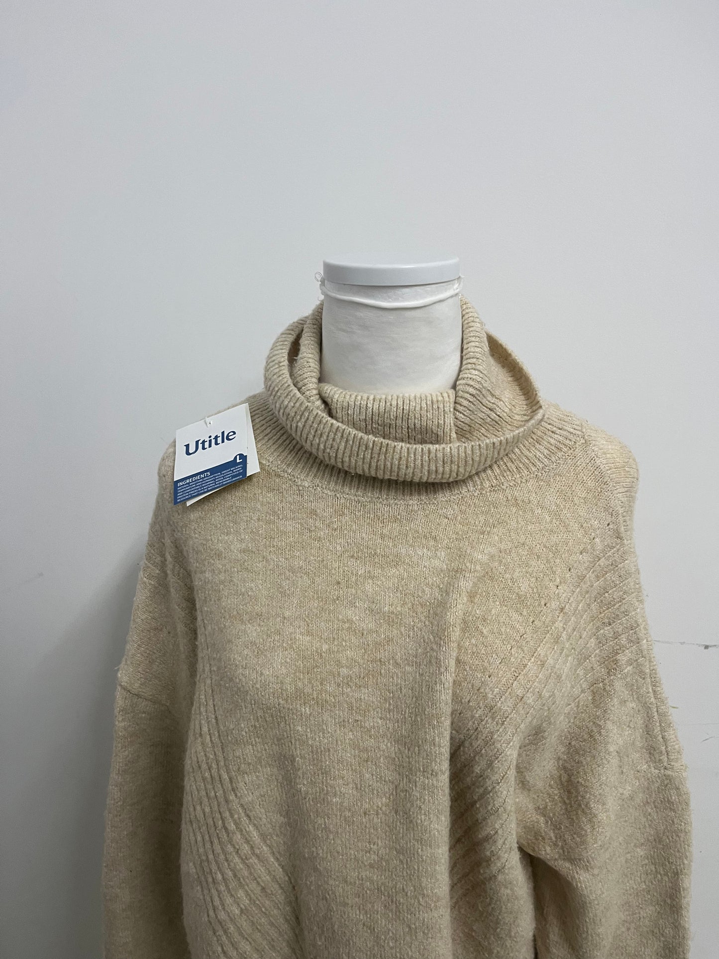 【Utitle Beige Oversized Turtleneck Sweater】—— Cozy & Stylish Winter Essential