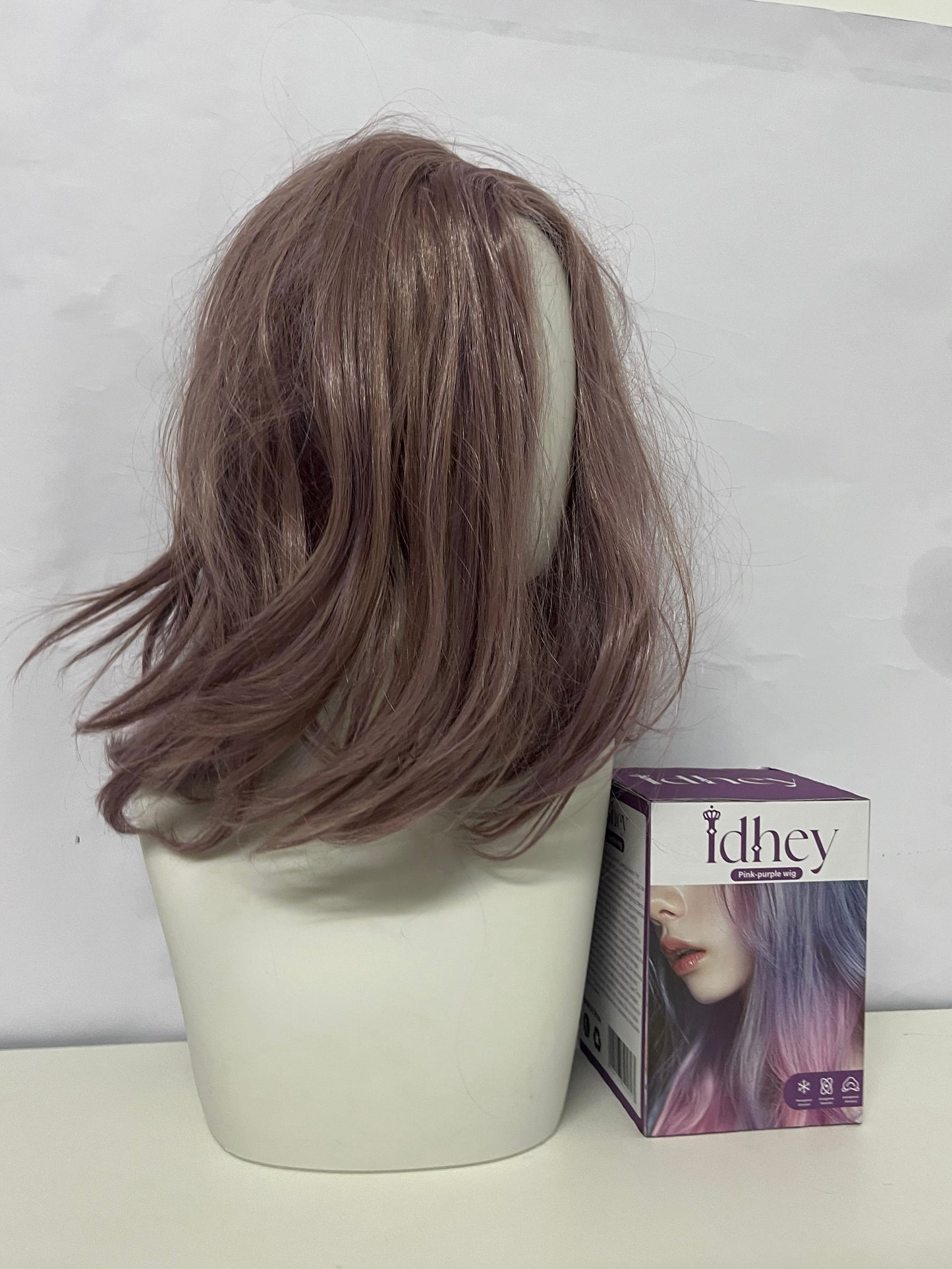 Idhey Medium-Length Slightly Curled Wig, Natural Simulated Scalp, Fashion Styling Wig