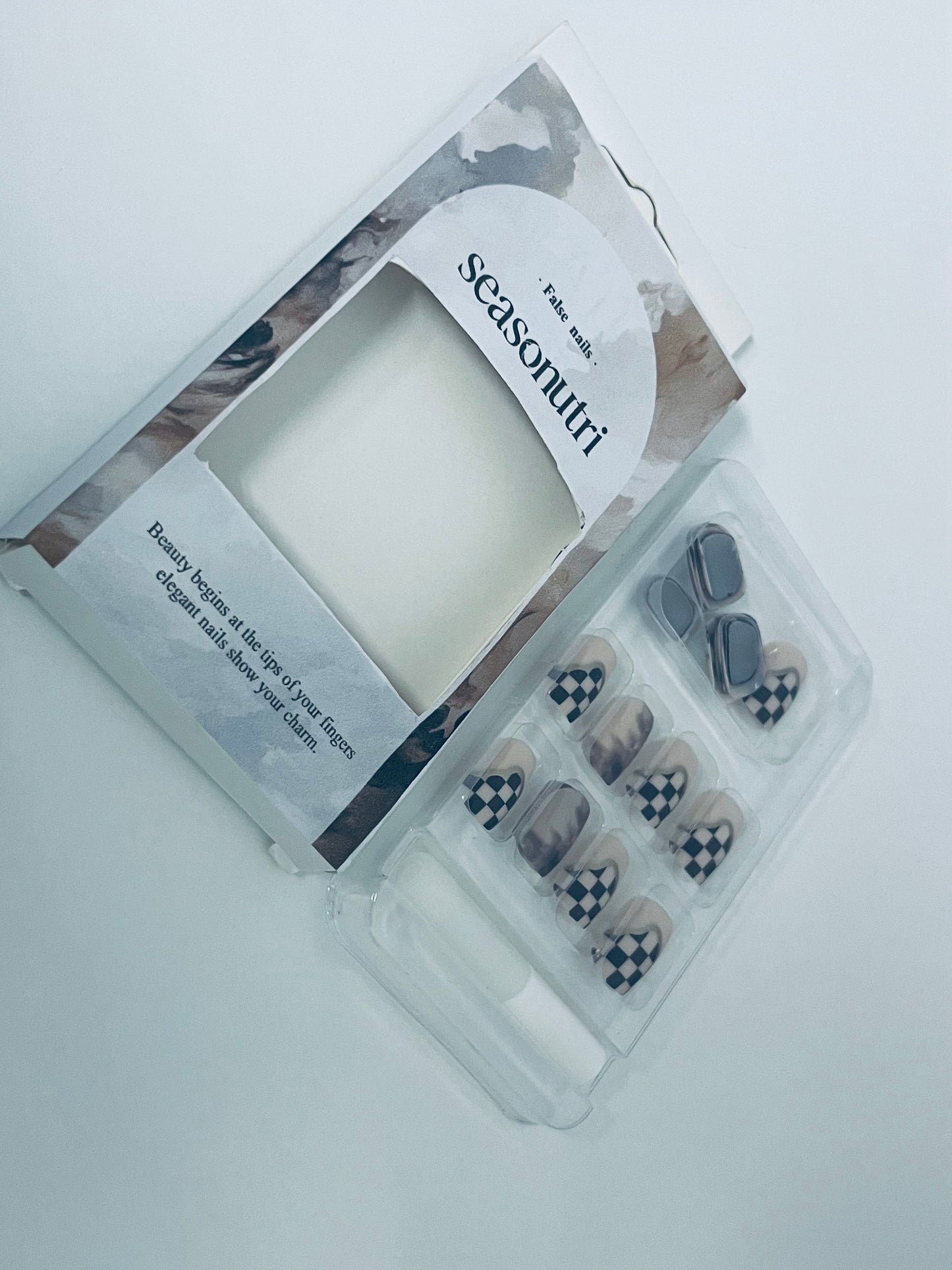 seasonutri Checkerboard Gradient Fake Nail Tips - Retro Style Press-On Nails (With Jelly Adhesive)