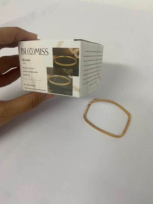 BLOOMISS Gold Bracelets for Women, Dainty Gold Jewelry Gifts for Women, 14k Gold Bracelets for Women Non Tarnish, Trendy Gold Bracelet Waterproof, Gold Accessories for women