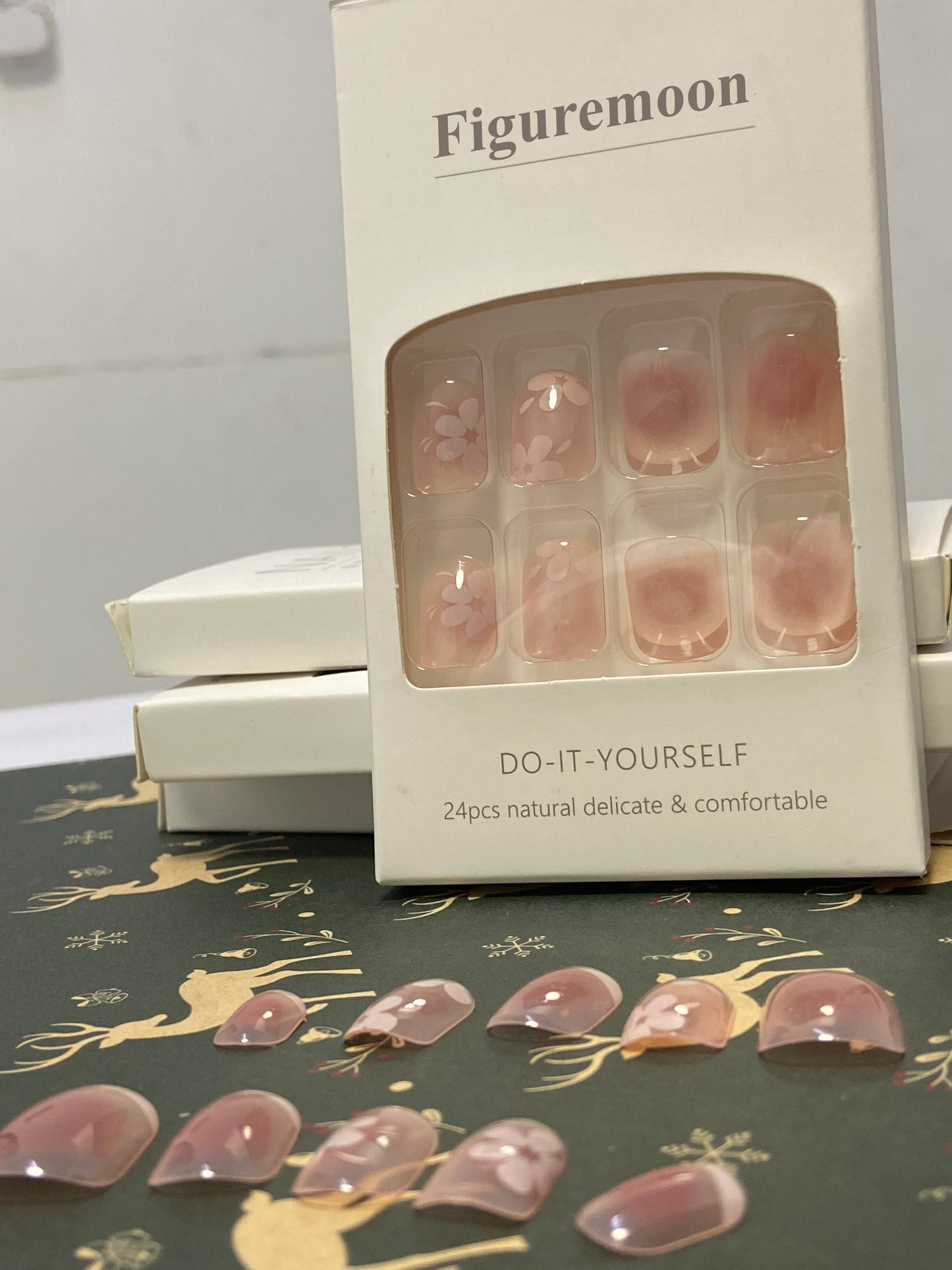 Figuremoon Spring Flower Press on Nails Gradient Medium False Nails 24 Pcs Glossy Pink Plum Blossom Acrylic Fake Nails Gel Glue on Nails Stick on Nails for Coquette Women Girls