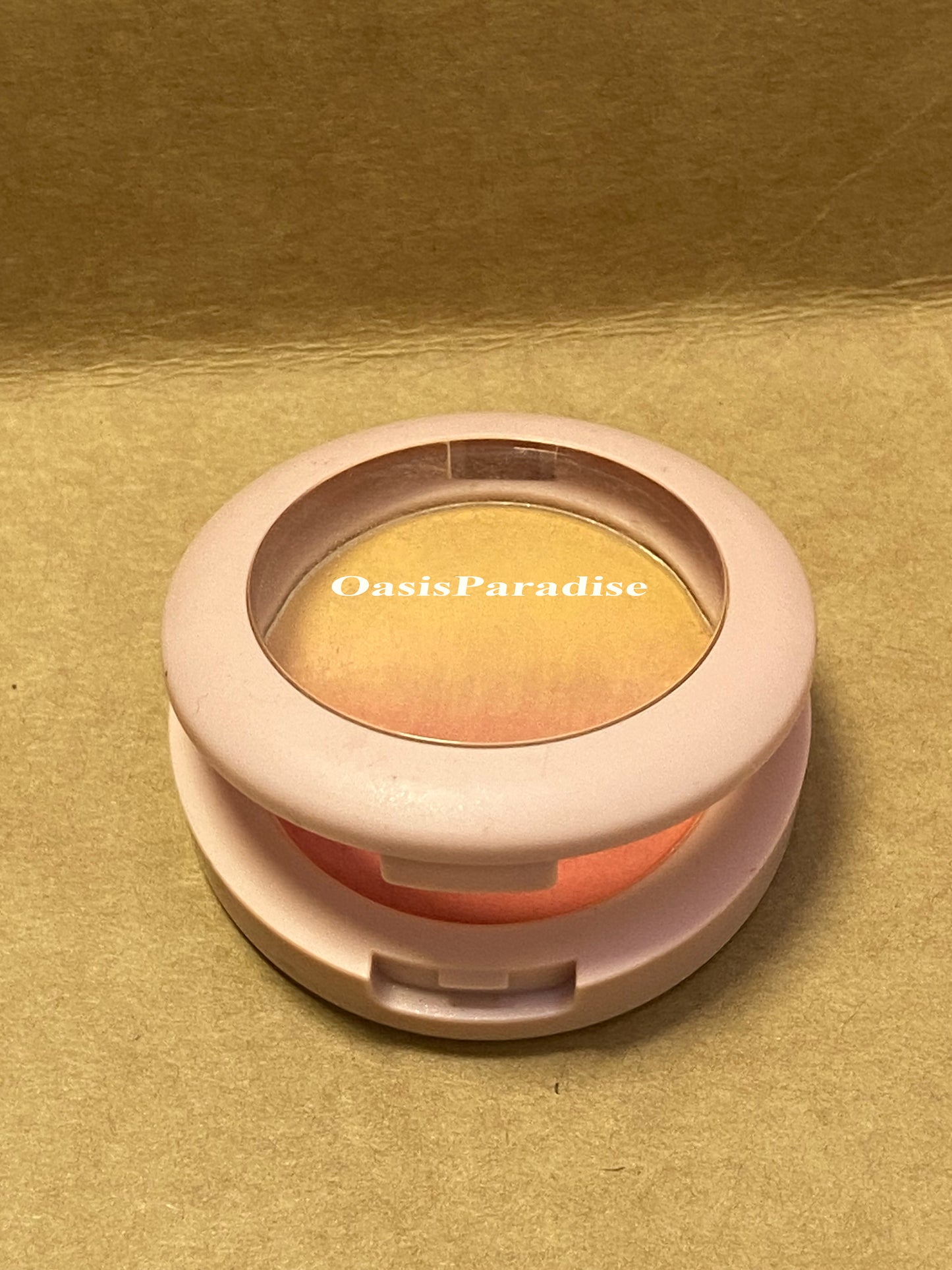 OasisParadise The Neo-Blush, Blush makeup compact: A trio palette of gradient colors. Blends pearl, satin & matte finishes for highlighting cheeks. Personalized looks - natural to pop of color