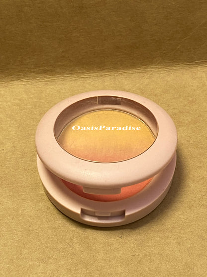 OasisParadise The Neo-Blush, Blush makeup compact: A trio palette of gradient colors. Blends pearl, satin & matte finishes for highlighting cheeks. Personalized looks - natural to pop of color