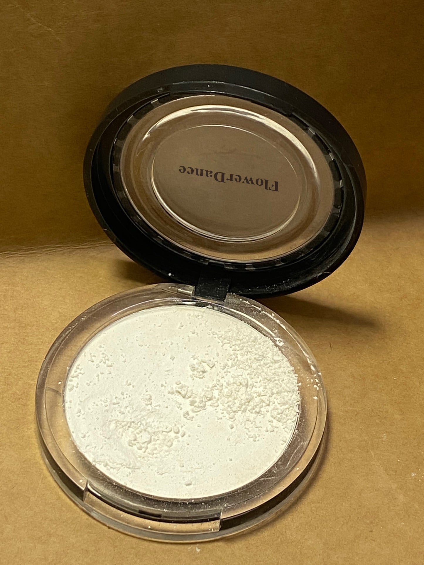 FlowerDance Pressed face powder,set makeup for a cohesive look,natural matte finish