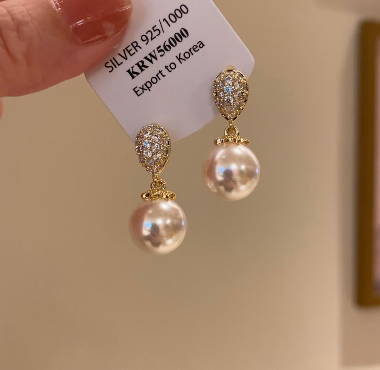 Missdear Earrings Freshwater Pearl Stud Earrings for Women Cute Stud Leverback Earrings
