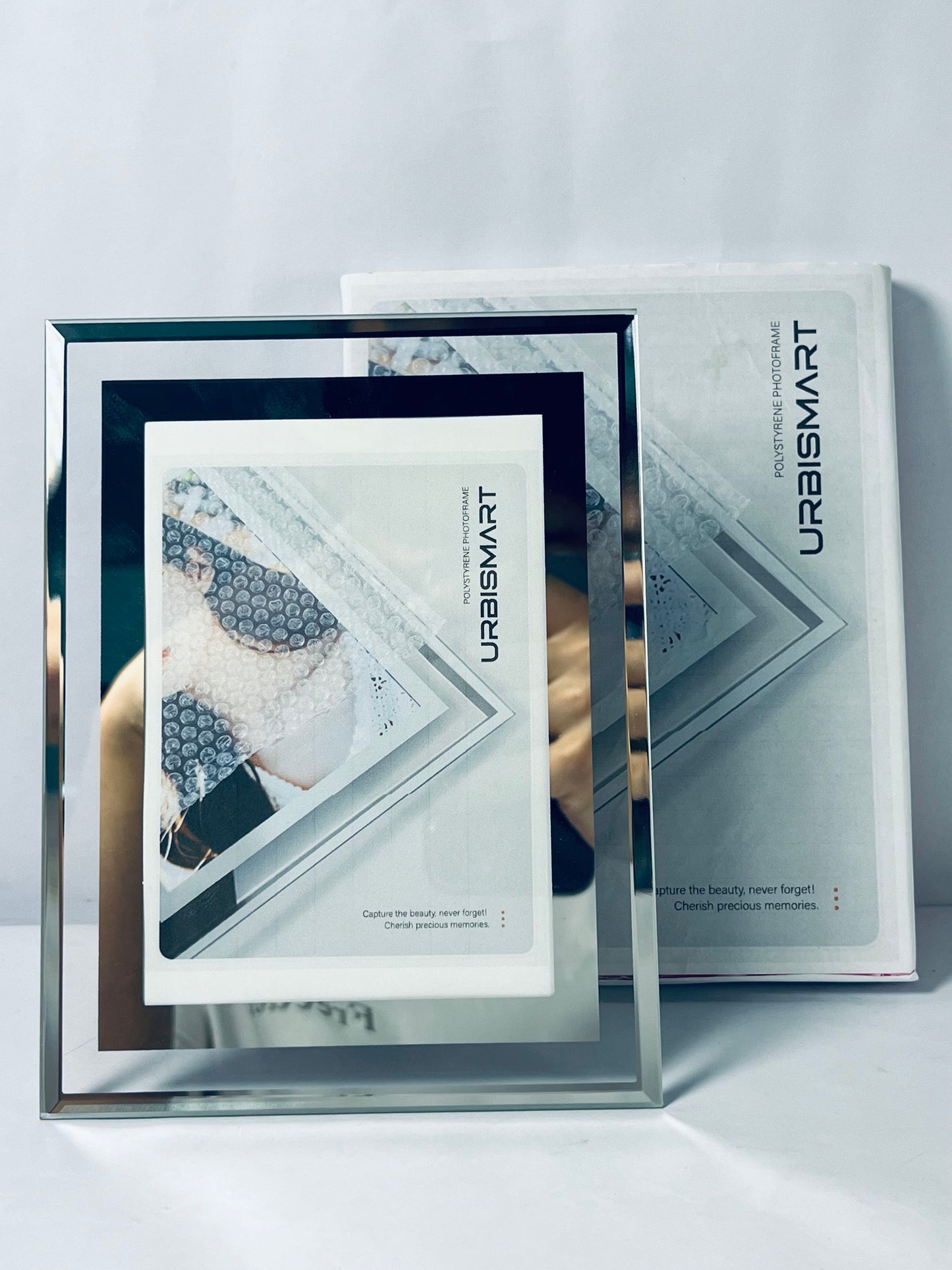 URBISMART Acrylic Picture Frames, Clear Picture Frames with Stand, Magnetic Frame Acrylic Lucite Frameless Transparent Cubes Floating Gift for Home Office Desktop Display Horizontally or