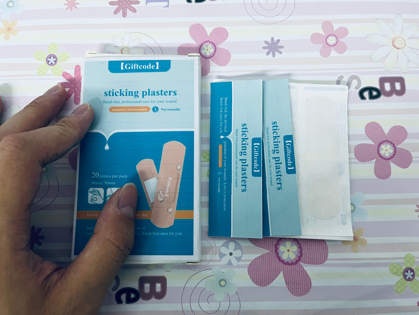 Giftcode sticking plasters Flexible Fabric Adhesive Bandages for Comfortable Flexible Protection & Wound Care of Minor Cuts, Scrapes, Wounds