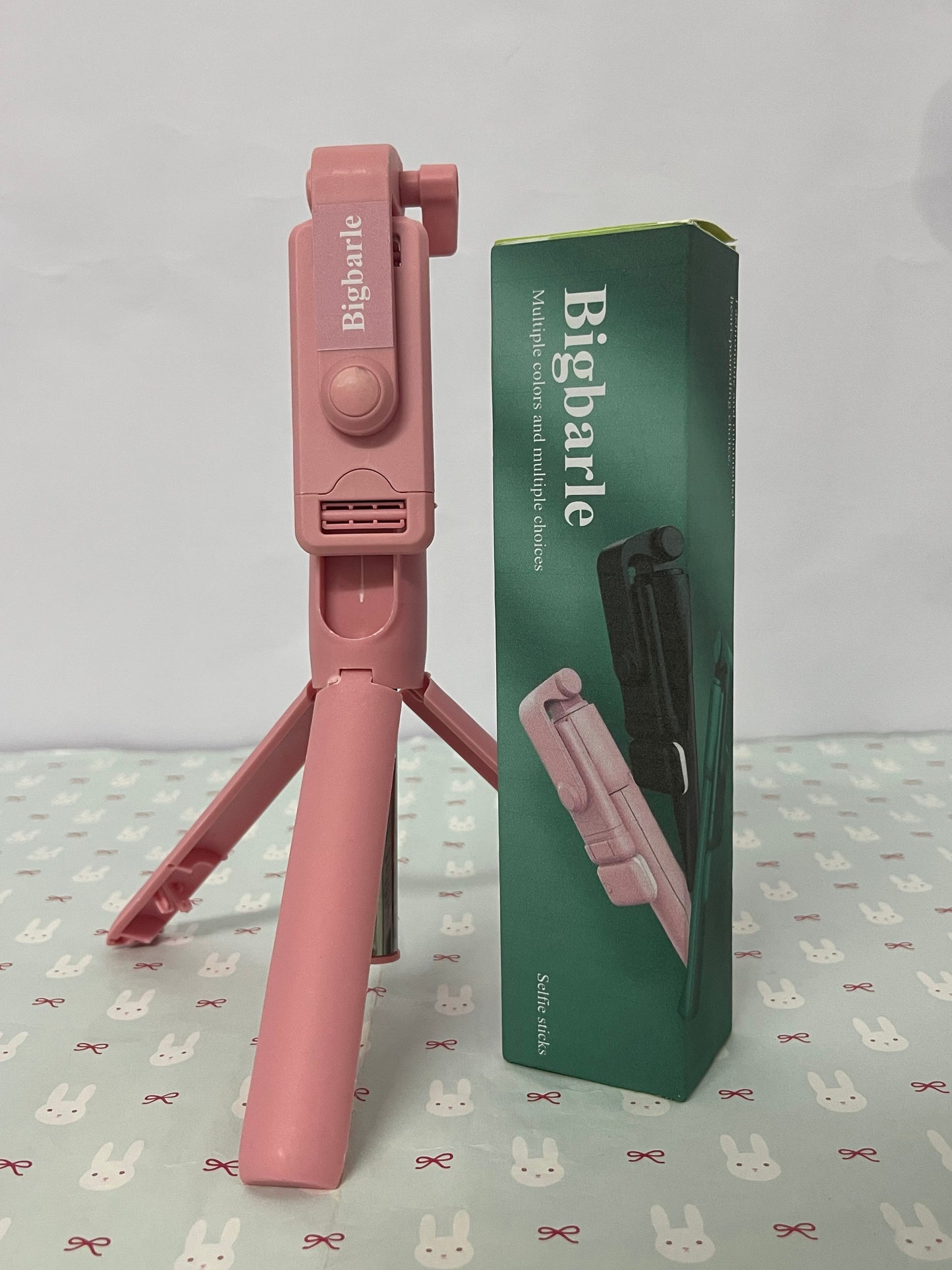 Bigbarle Selfie sticks Selfie Stick Tripod, All-in-one Extendable Aluminum Phone Tripod with Rechargeable Bluetooth Remote for iPhone, Samsung, Google, LG, Sony and More, Fitting 4.7-7 inch Smartphones, Pink