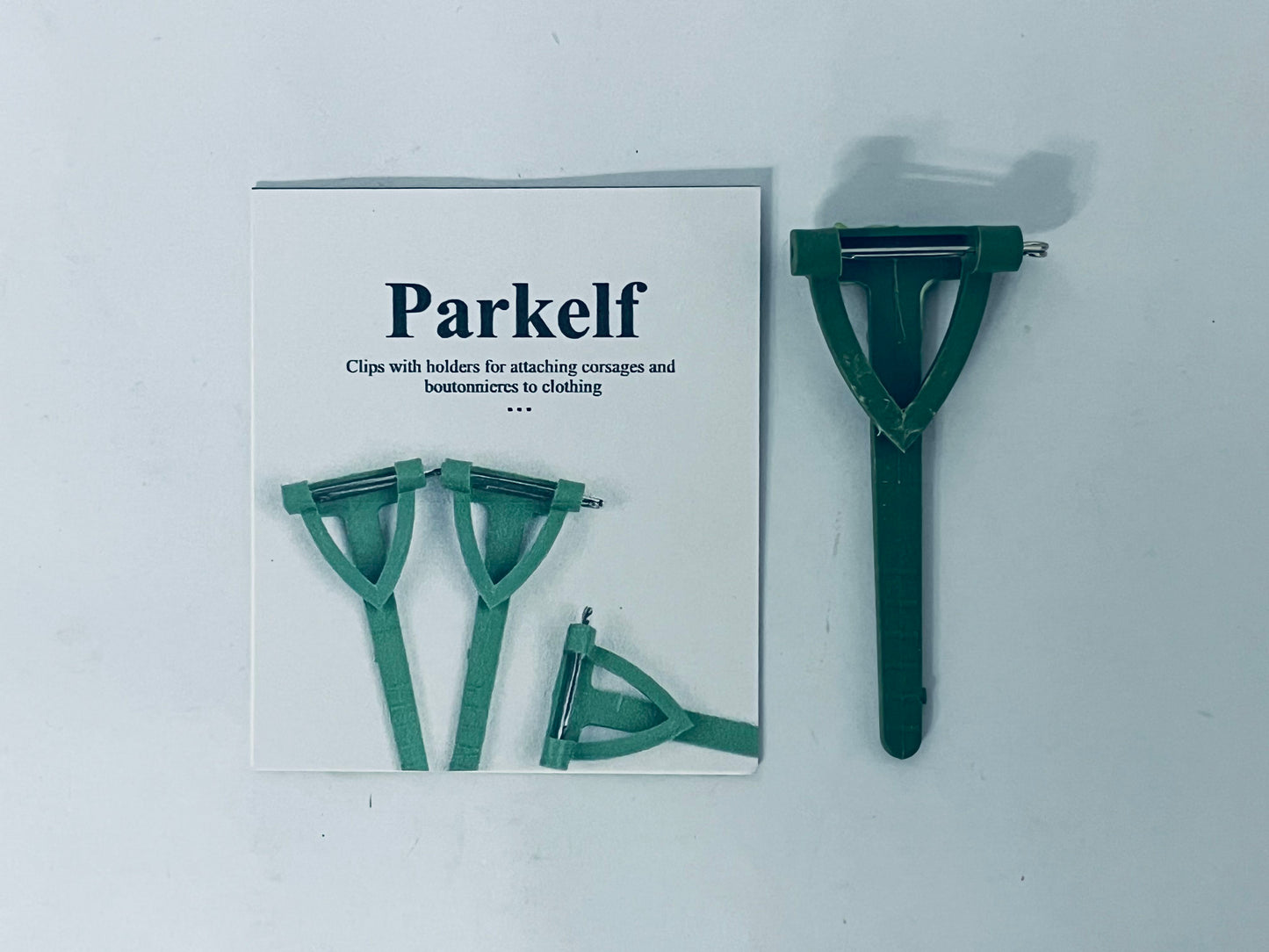 Parkelf Clips with holders for attaching corsages and boutonnieres to clothing 30 Pcs Plastic Boutonniere Safety Pins Wedding Brooch T-Shaped Corsage Pins Safety Clips for Wedding DIY Flower Brooch Boutonniere Supplies, Green (Triangle)