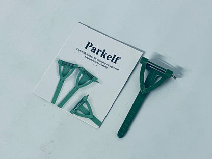Parkelf Clips with holders for attaching corsages and boutonnieres to clothing 30 Pcs Plastic Boutonniere Safety Pins Wedding Brooch T-Shaped Corsage Pins Safety Clips for Wedding DIY Flower Brooch Boutonniere Supplies, Green (Triangle)