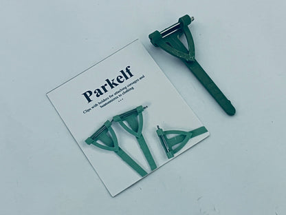 Parkelf Clips with holders for attaching corsages and boutonnieres to clothing 30 Pcs Plastic Boutonniere Safety Pins Wedding Brooch T-Shaped Corsage Pins Safety Clips for Wedding DIY Flower Brooch Boutonniere Supplies, Green (Triangle)