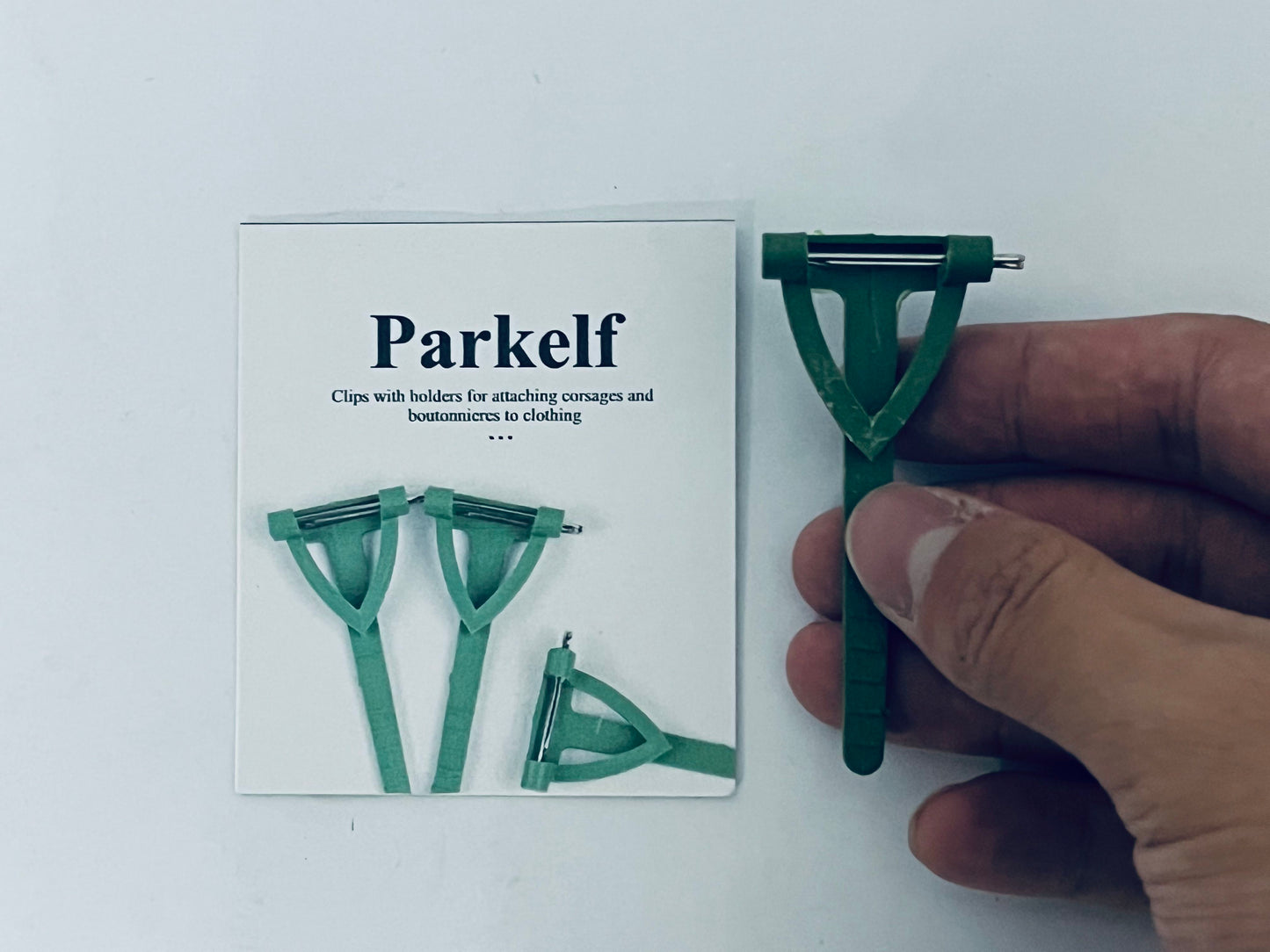 Parkelf Clips with holders for attaching corsages and boutonnieres to clothing 30 Pcs Plastic Boutonniere Safety Pins Wedding Brooch T-Shaped Corsage Pins Safety Clips for Wedding DIY Flower Brooch Boutonniere Supplies, Green (Triangle)