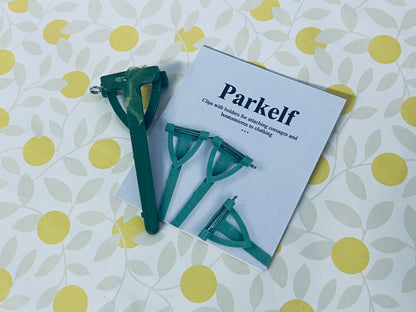 Parkelf Clips with holders for attaching corsages and boutonnieres to clothing 30 Pcs Plastic Boutonniere Safety Pins Wedding Brooch T-Shaped Corsage Pins Safety Clips for Wedding DIY Flower Brooch Boutonniere Supplies, Green (Triangle)
