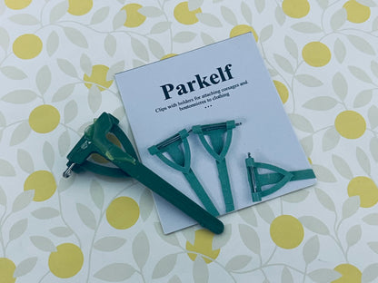 Parkelf Clips with holders for attaching corsages and boutonnieres to clothing 30 Pcs Plastic Boutonniere Safety Pins Wedding Brooch T-Shaped Corsage Pins Safety Clips for Wedding DIY Flower Brooch Boutonniere Supplies, Green (Triangle)
