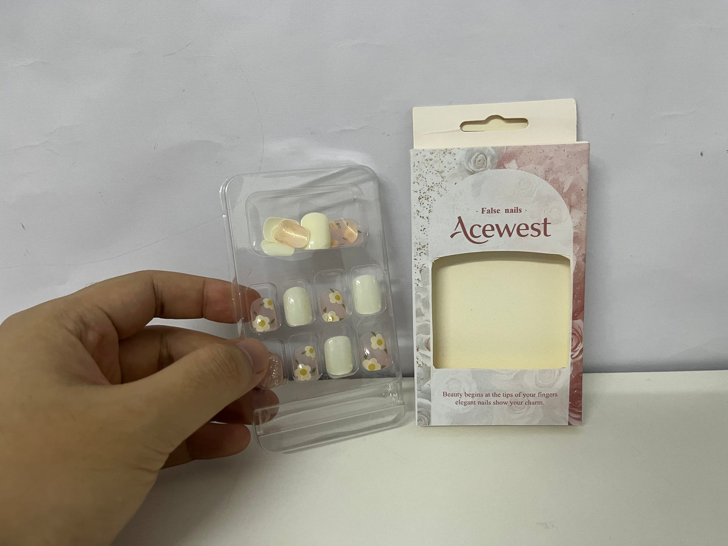 Acewest False Nails: Off-White Floral & Glitter Decorative Artificial Nails – Delicate Finger Beauty Accessories
