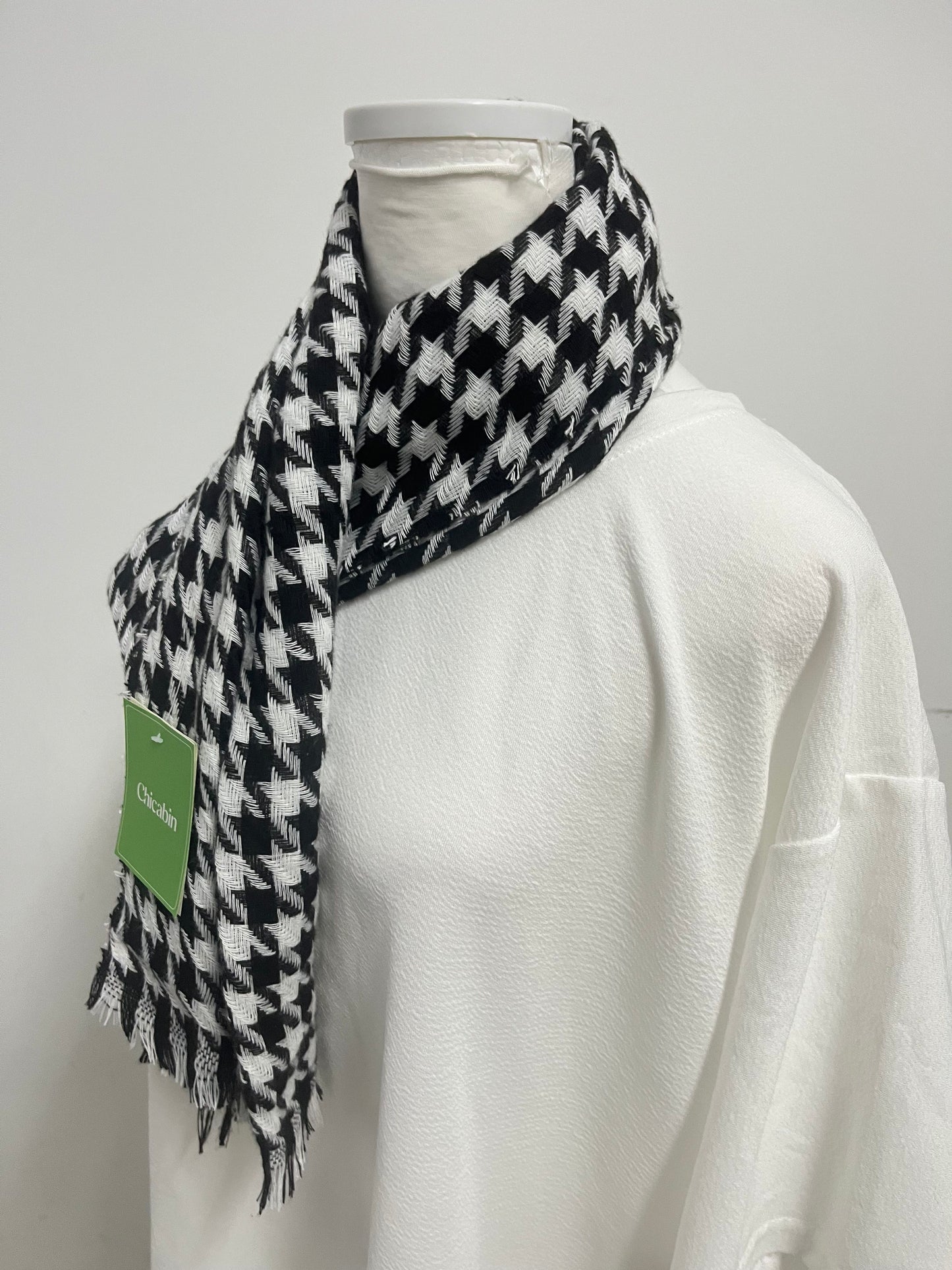 【Chicabin Black & White Houndstooth Scarf】—— Timeless & Stylish Accessory