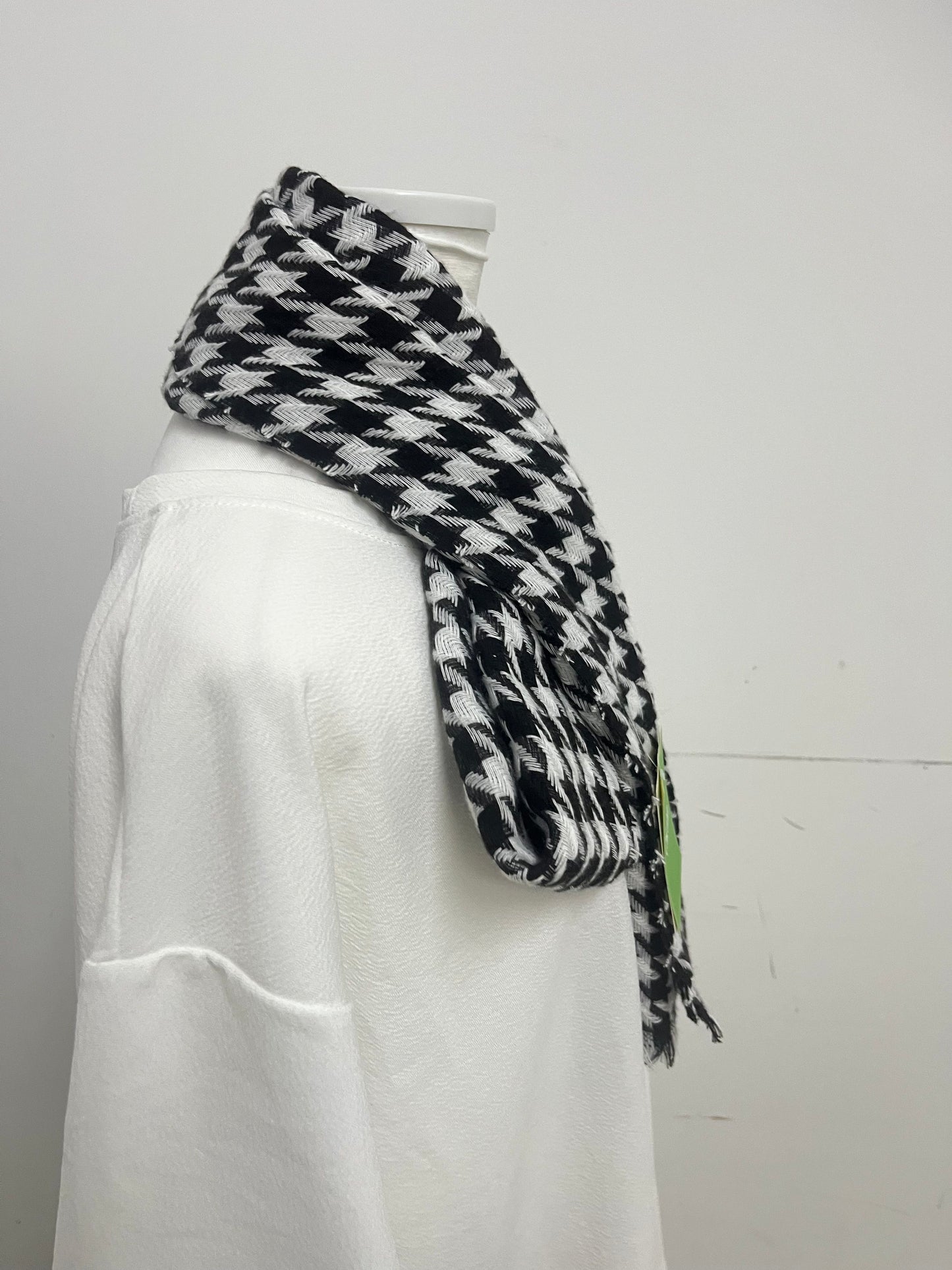 【Chicabin Black & White Houndstooth Scarf】—— Timeless & Stylish Accessory