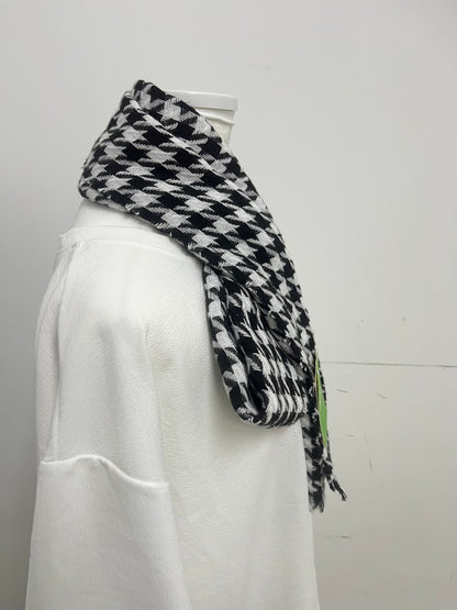 【Chicabin Black & White Houndstooth Scarf】—— Timeless & Stylish Accessory