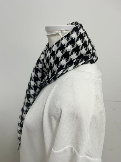 【Chicabin Black & White Houndstooth Scarf】—— Timeless & Stylish Accessory