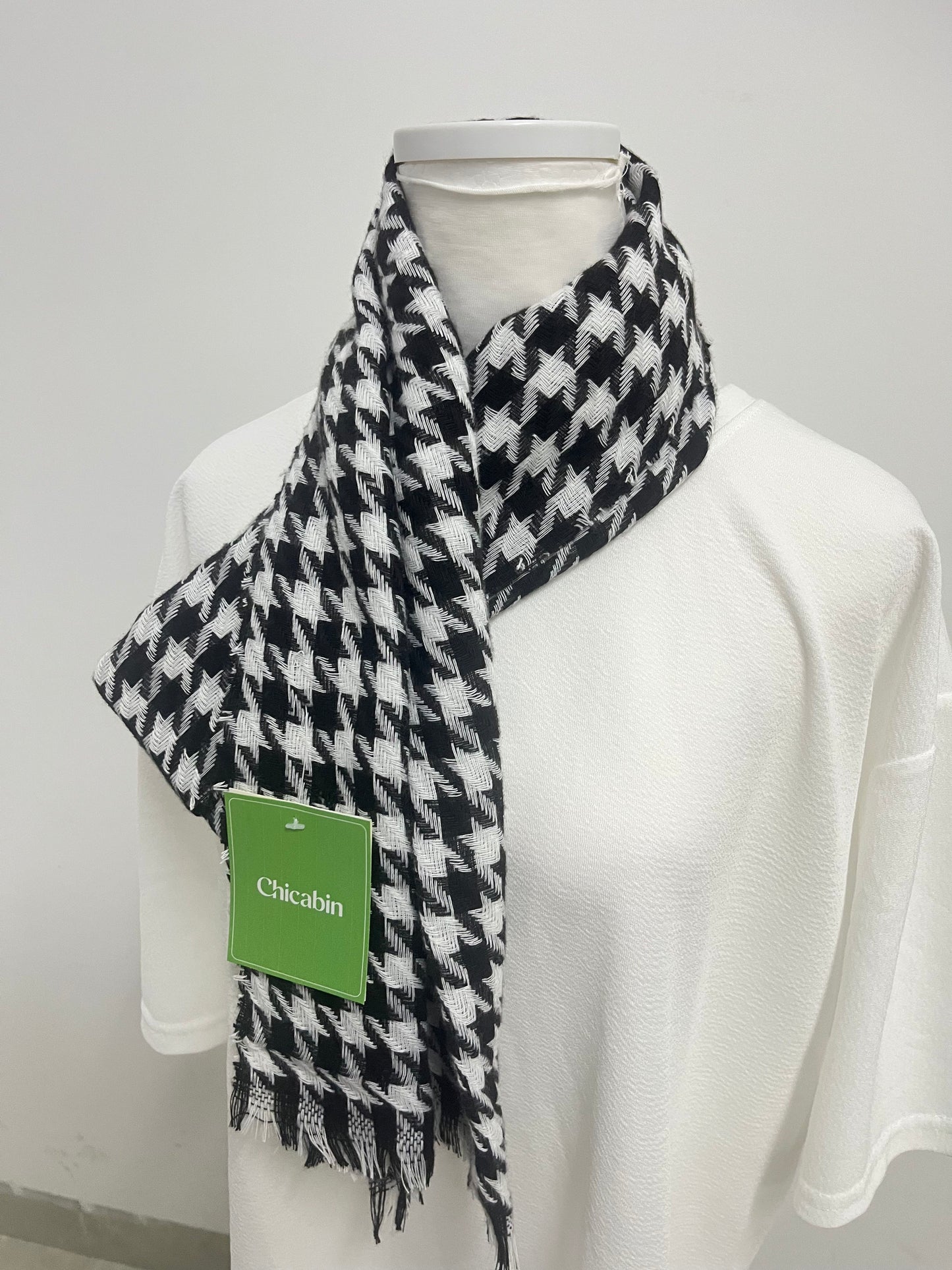 【Chicabin Black & White Houndstooth Scarf】—— Timeless & Stylish Accessory