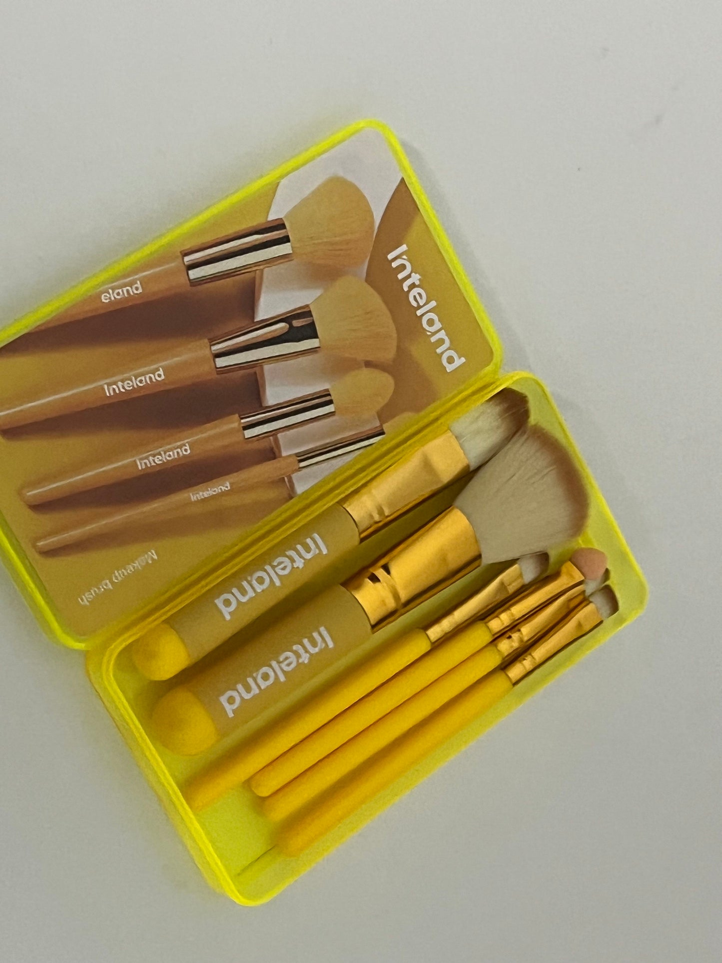 【Inteland 6-Piece Yellow Makeup Brush Set】—— Stylish & Functional Tools for Daily Makeup