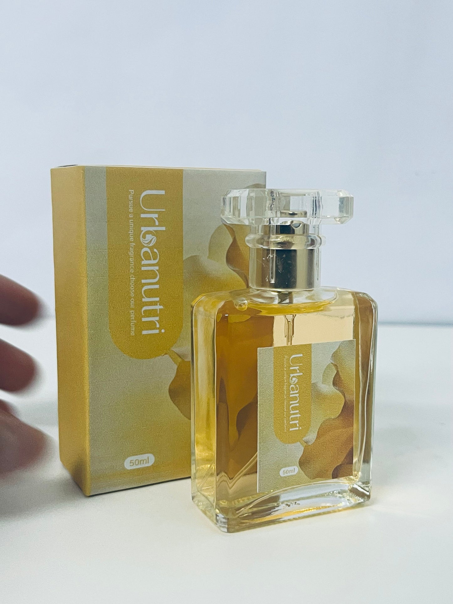 Urbanutri Warm Gold Amber Perfume: A Gentle Woody Scent with High-End Atmosphere