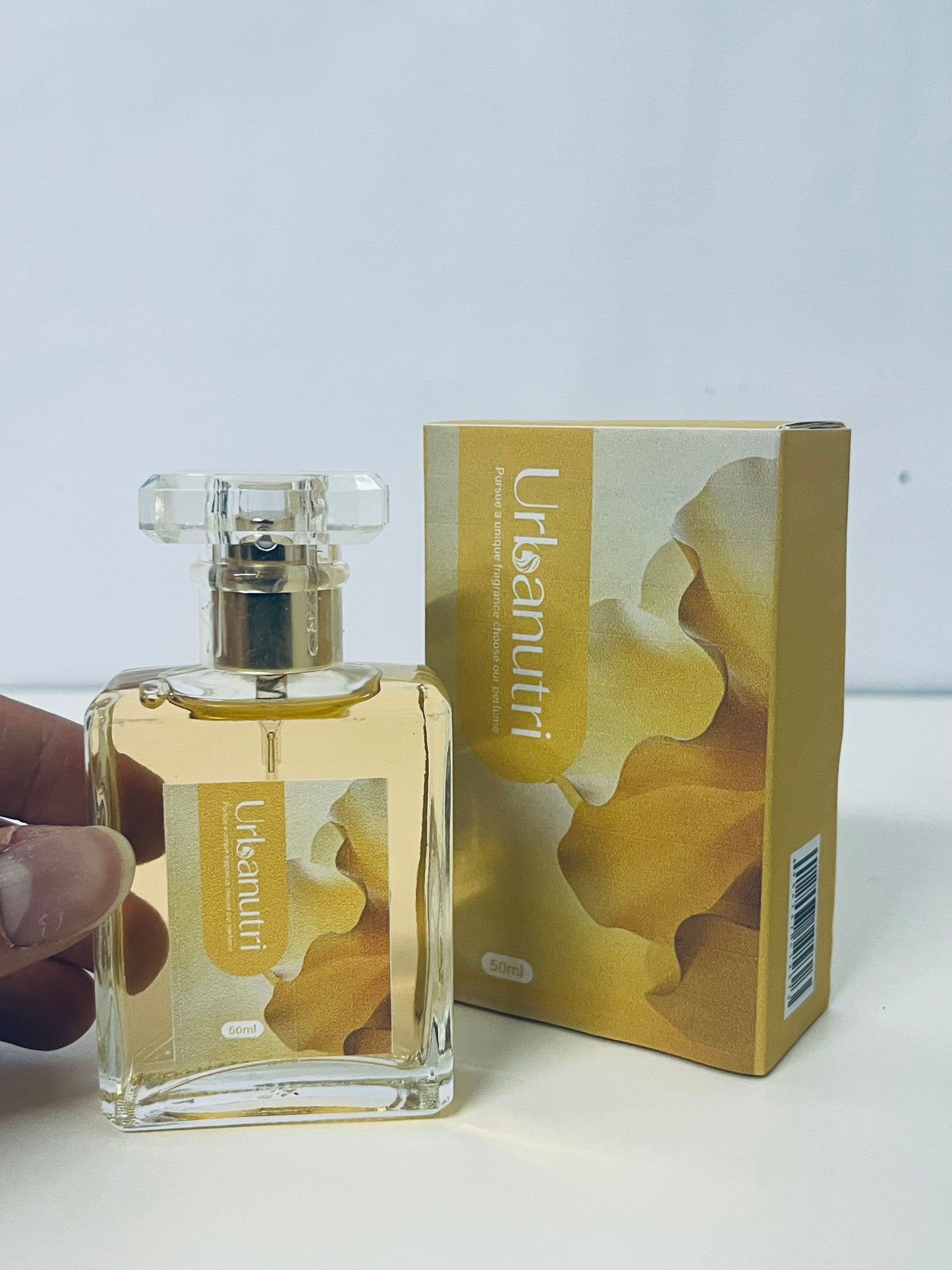 Urbanutri Warm Gold Amber Perfume: A Gentle Woody Scent with High-End Atmosphere