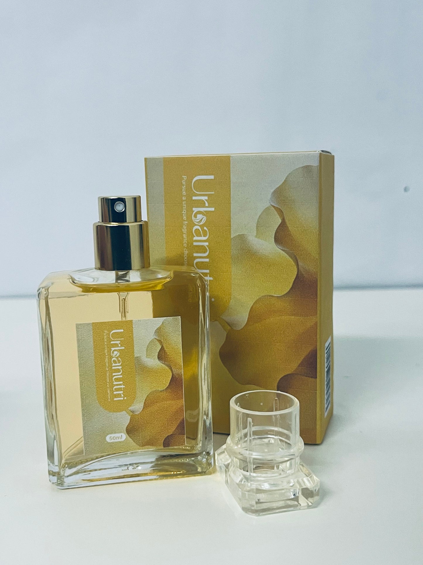 Urbanutri Warm Gold Amber Perfume: A Gentle Woody Scent with High-End Atmosphere