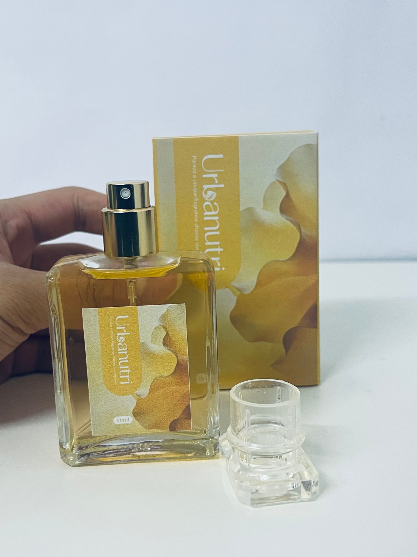 Urbanutri Warm Gold Amber Perfume: A Gentle Woody Scent with High-End Atmosphere
